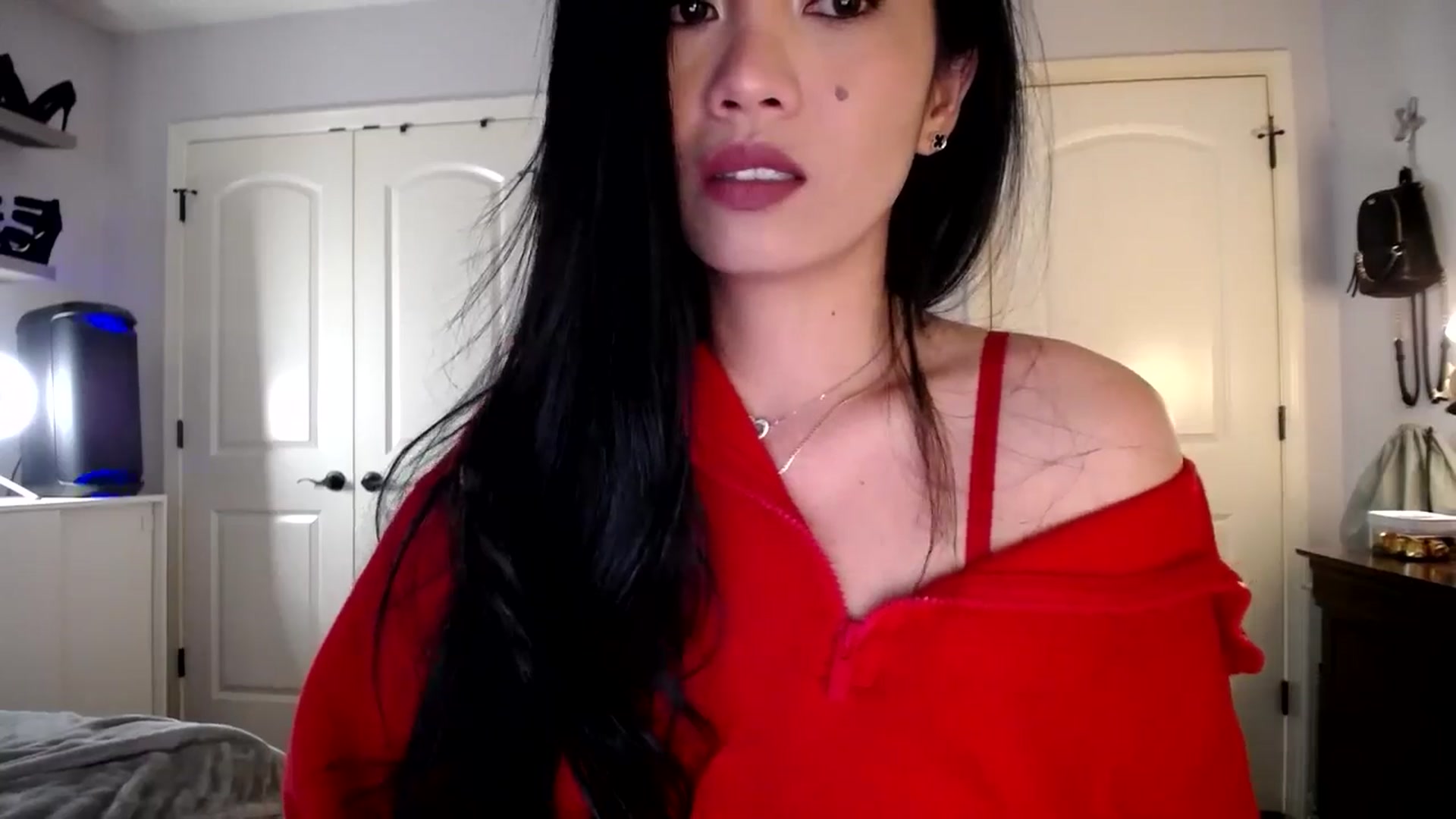 Gallery image thumbnail from AsianLuv_4U's myfreecams stream on, 01/25/2026, 16:12 image 8 of 20