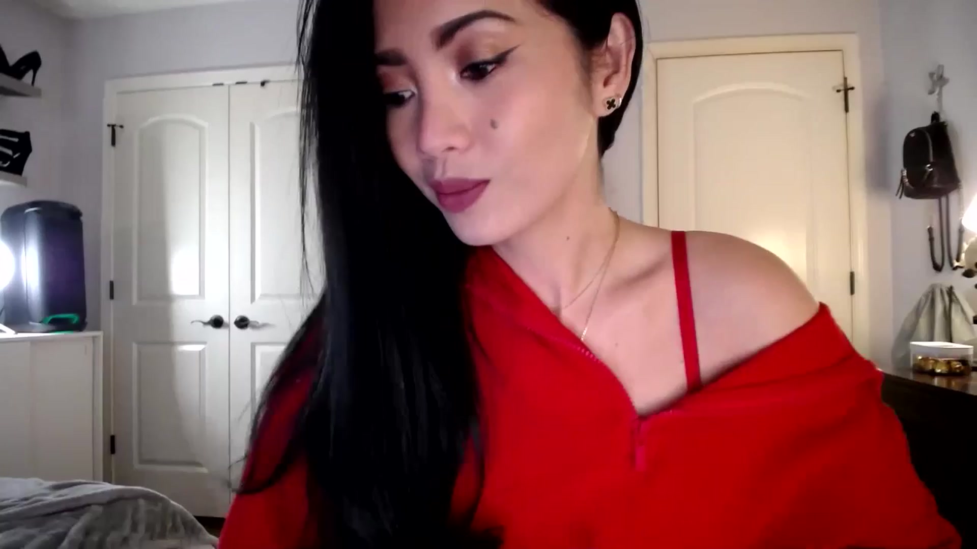Gallery image thumbnail from AsianLuv_4U's myfreecams stream on, 01/25/2026, 16:12 image 13 of 20