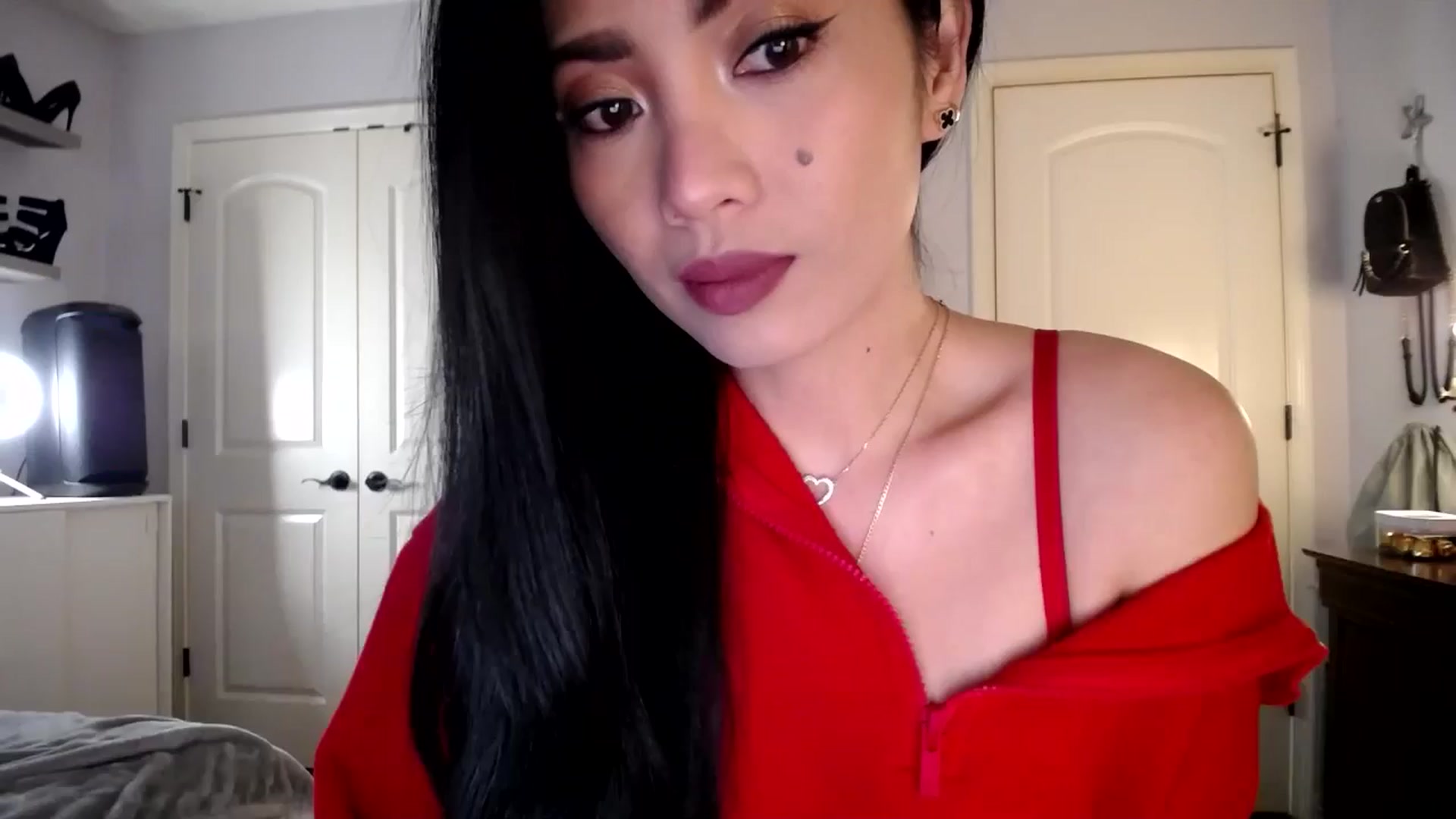 Gallery image thumbnail from AsianLuv_4U's myfreecams stream on, 01/25/2026, 16:12 image 10 of 20