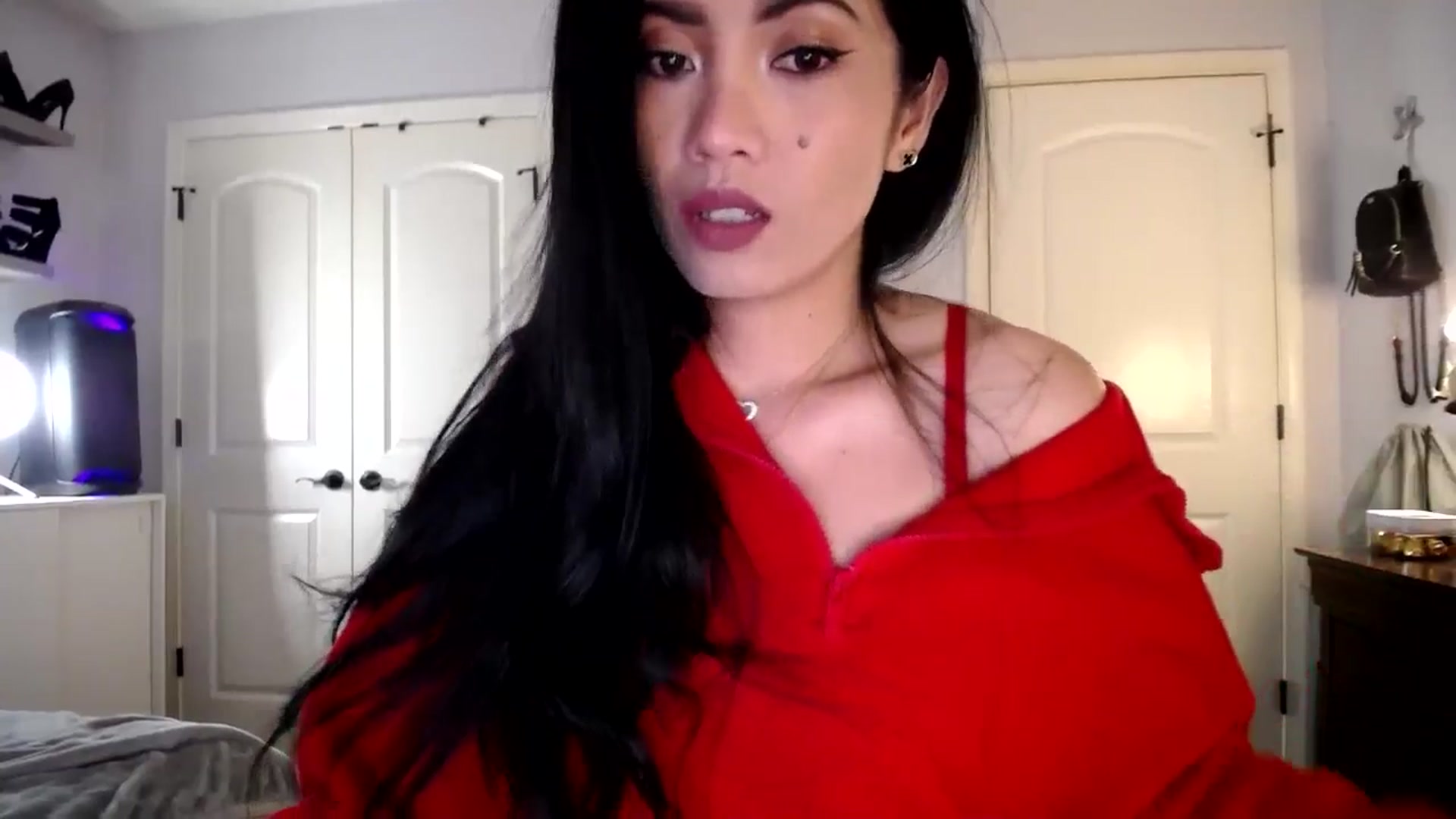 Gallery image thumbnail from AsianLuv_4U's myfreecams stream on, 01/25/2026, 16:12 image 7 of 20