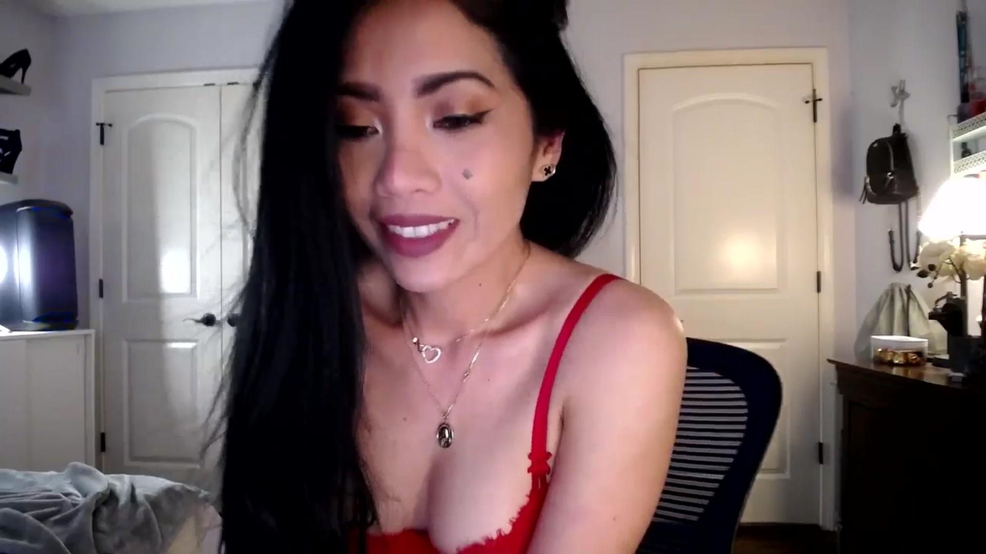 Gallery image thumbnail from AsianLuv_4U's myfreecams stream on, 01/25/2026, 18:00 image 14 of 20