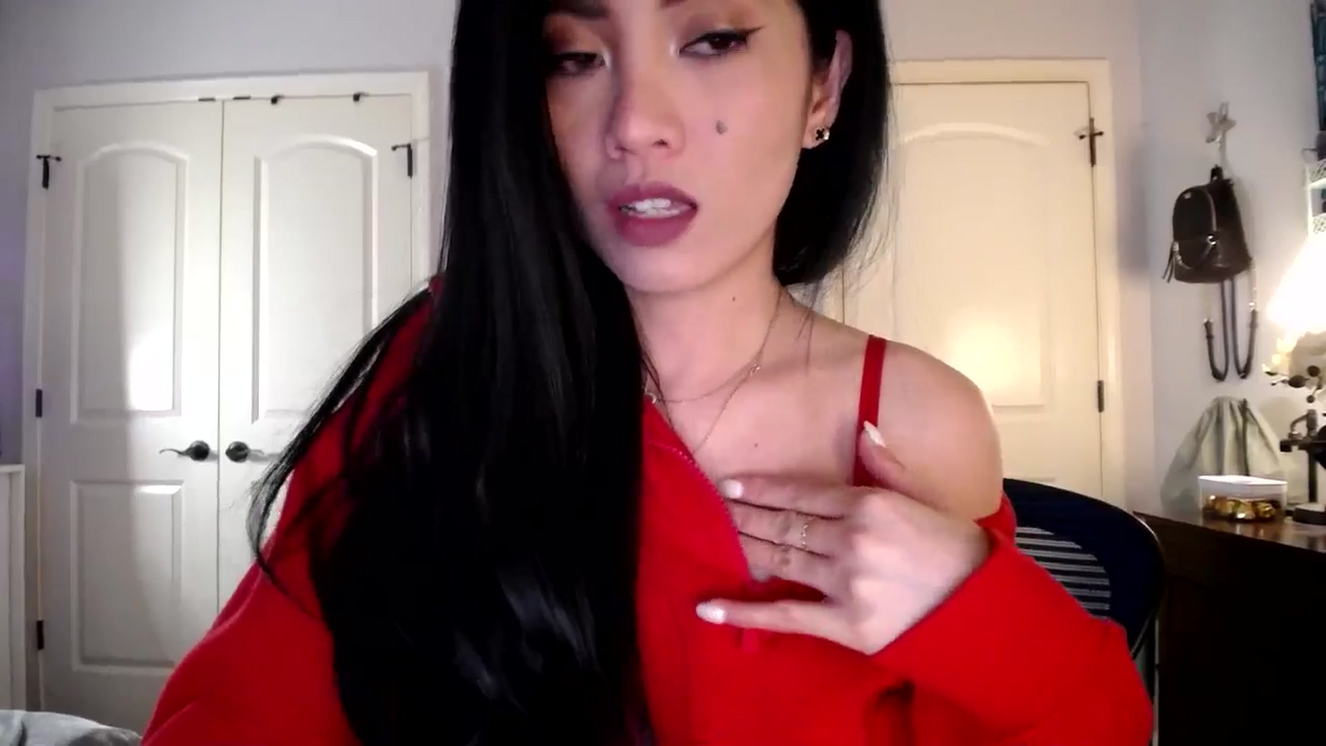 Gallery image thumbnail from AsianLuv_4U's myfreecams stream on, 01/25/2026, 18:00 image 3 of 20