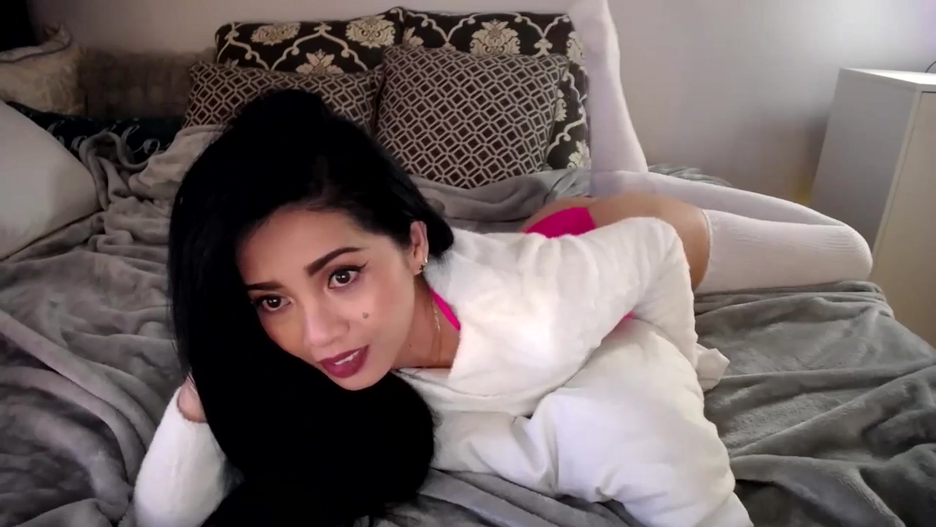 Gallery image thumbnail from AsianLuv_4U's myfreecams stream on, 01/26/2026, 16:05 image 19 of 20