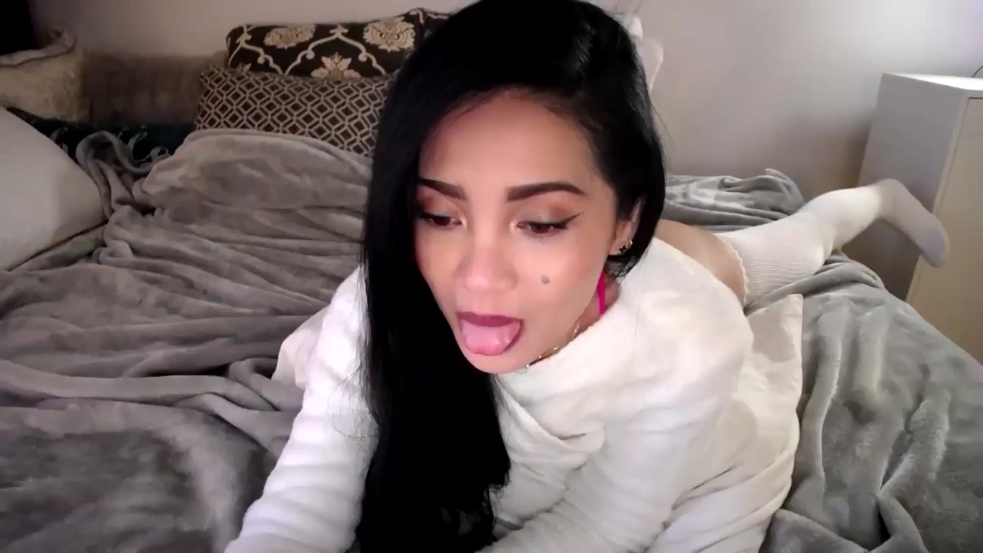 Gallery image thumbnail from AsianLuv_4U's myfreecams stream on, 01/26/2026, 16:05 image 8 of 20