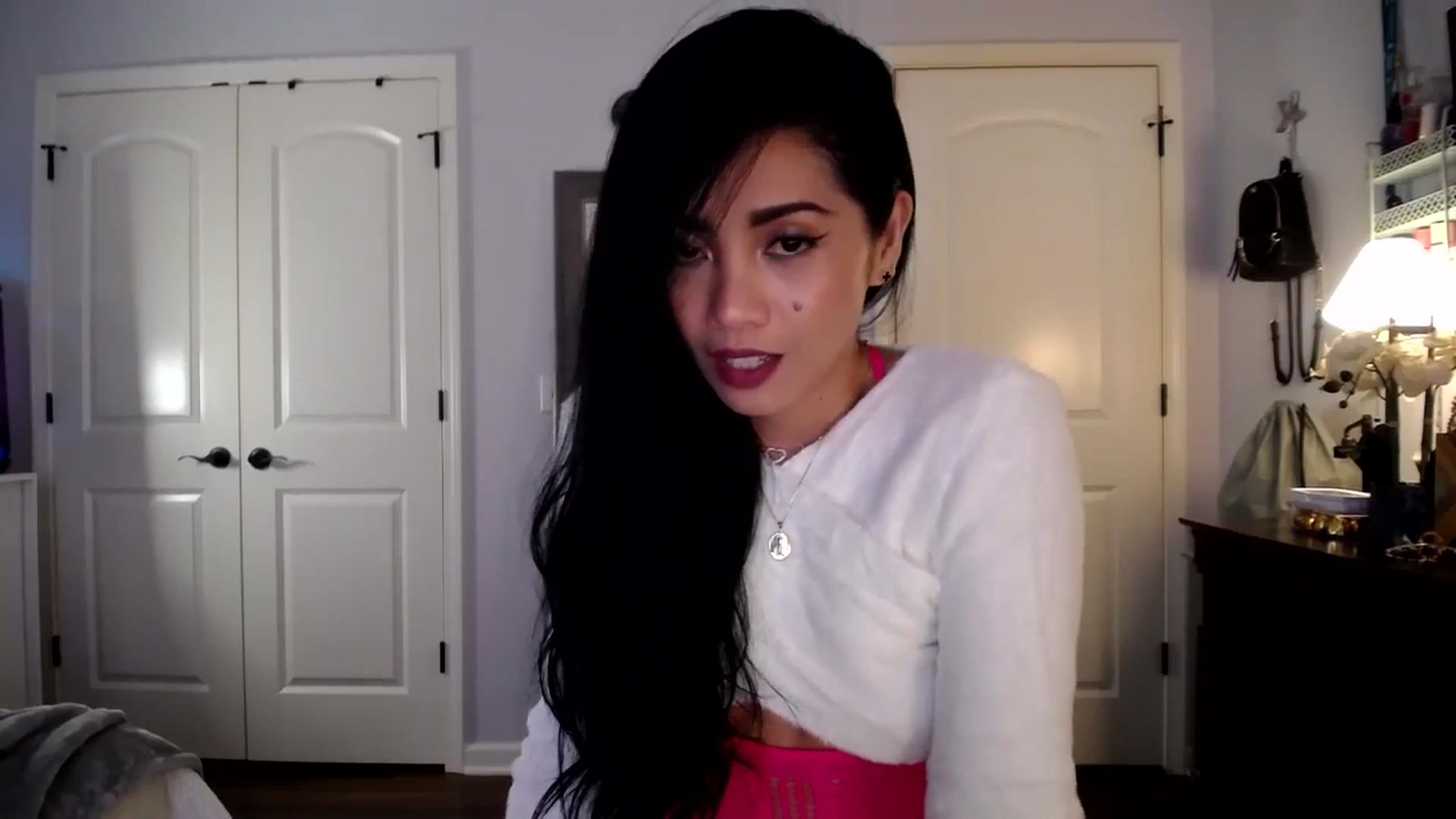 Gallery image thumbnail from AsianLuv_4U's myfreecams stream on, 01/26/2026, 17:30 image 12 of 20