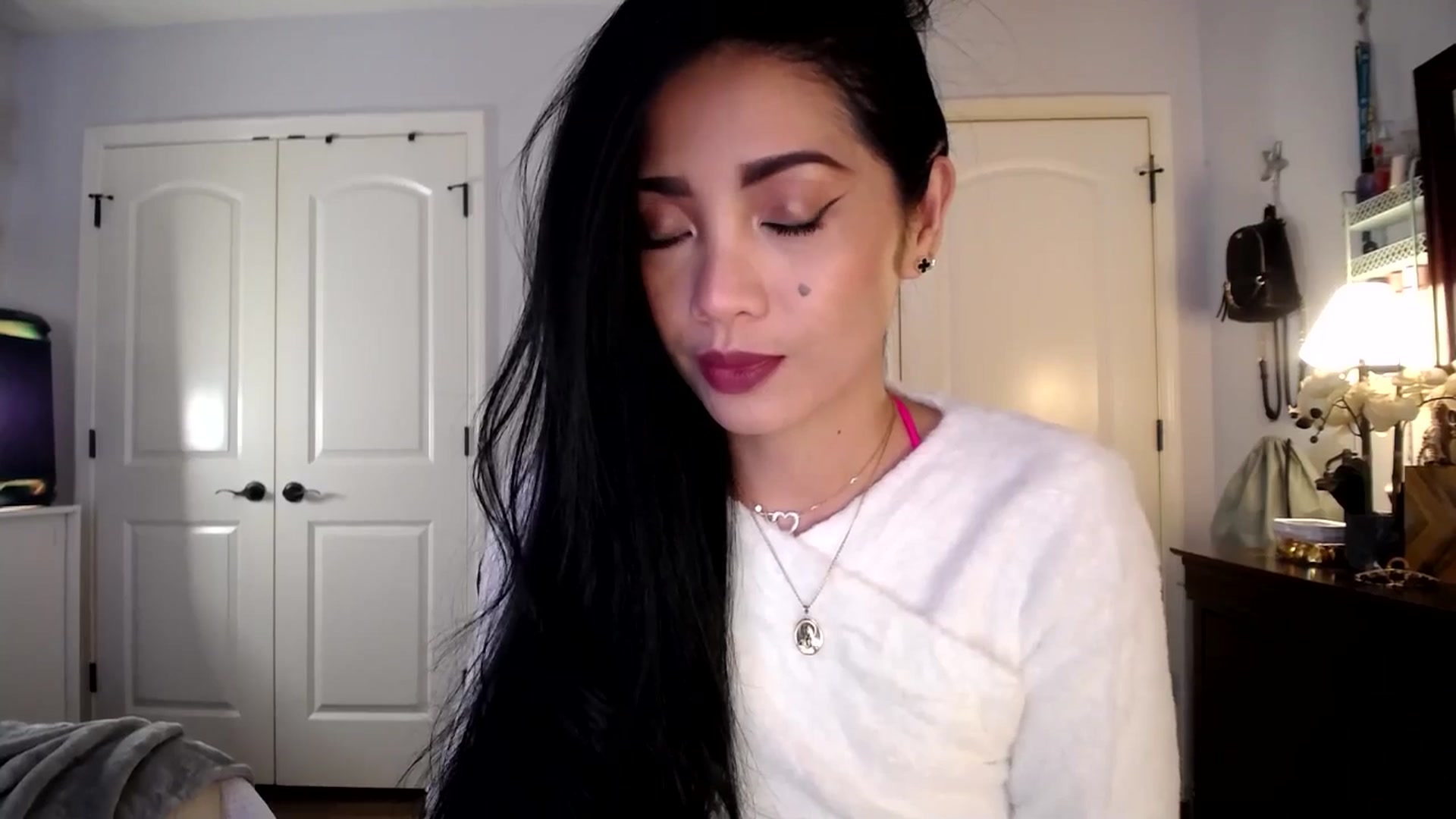 Gallery image thumbnail from AsianLuv_4U's myfreecams stream on, 01/26/2026, 17:30 image 6 of 20