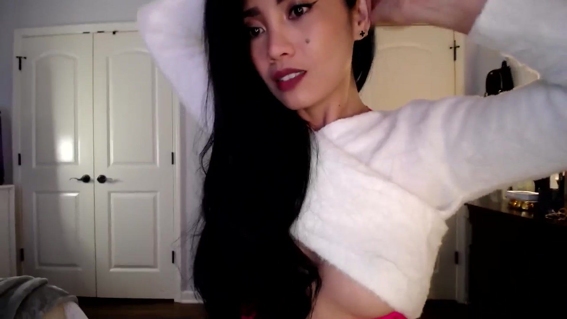 Gallery image thumbnail from AsianLuv_4U's myfreecams stream on, 01/26/2026, 17:30 image 15 of 20