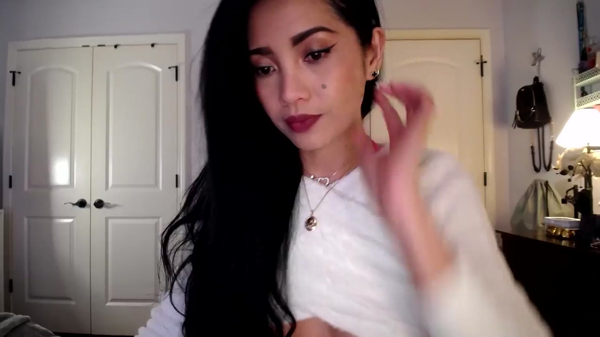 Gallery image thumbnail from AsianLuv_4U's myfreecams stream on, 01/26/2026, 17:30 image 8 of 20