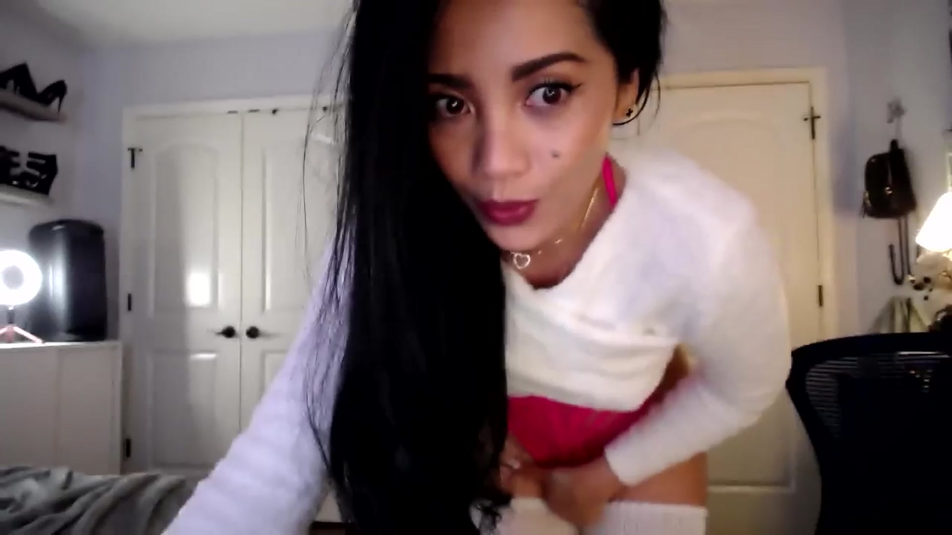 Gallery image thumbnail from AsianLuv_4U's myfreecams stream on, 01/26/2026, 17:30 image 18 of 20