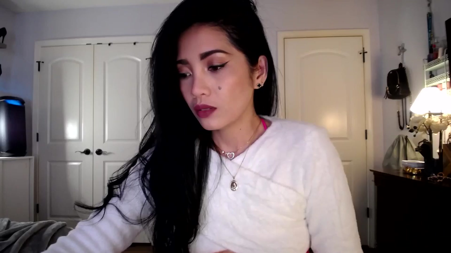 Gallery image thumbnail from AsianLuv_4U's myfreecams stream on, 01/26/2026, 17:30 image 5 of 20