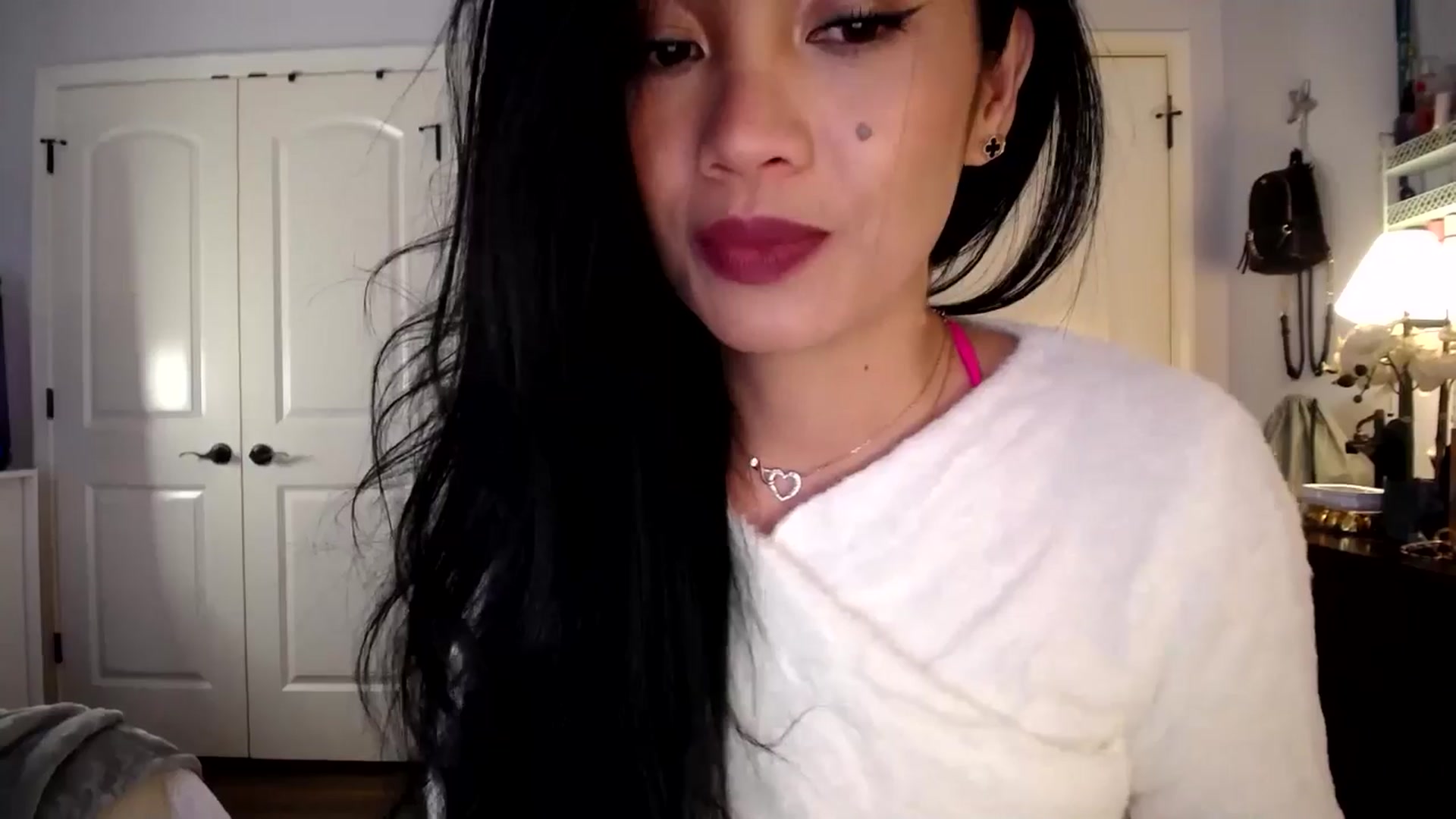 Gallery image thumbnail from AsianLuv_4U's myfreecams stream on, 01/26/2026, 17:30 image 14 of 20