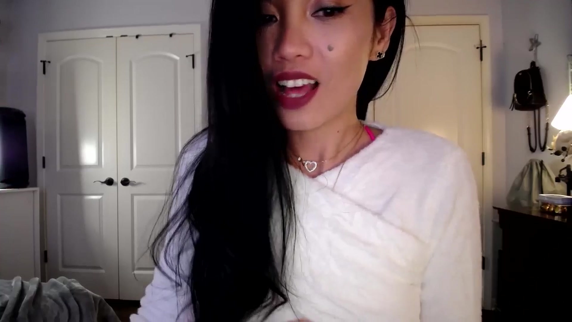 Gallery image thumbnail from AsianLuv_4U's myfreecams stream on, 01/26/2026, 20:35 image 11 of 20