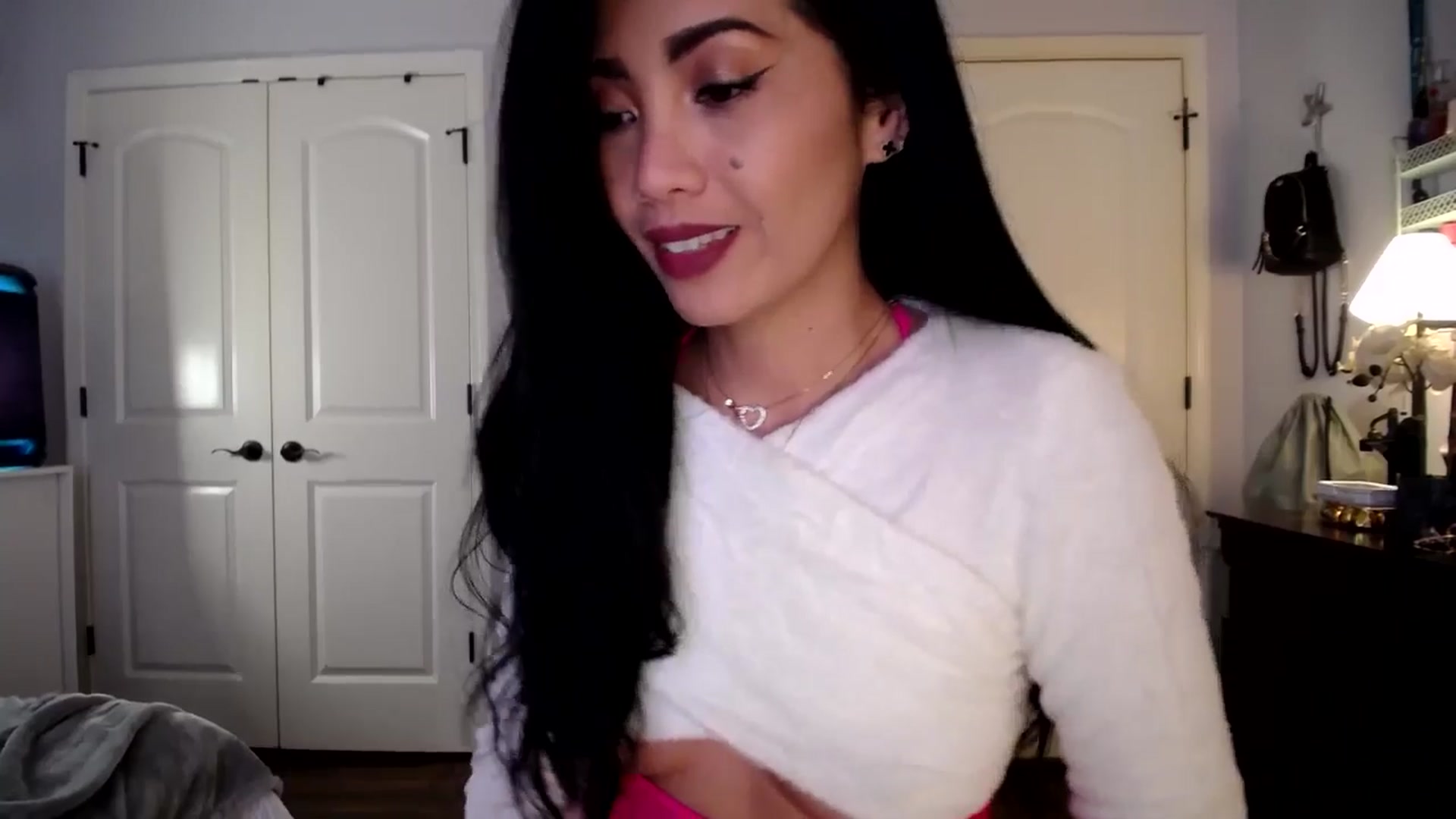 Gallery image thumbnail from AsianLuv_4U's myfreecams stream on, 01/26/2026, 20:35 image 4 of 20