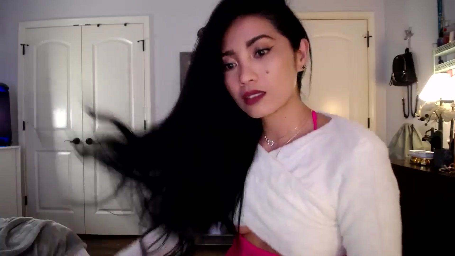 Gallery image thumbnail from AsianLuv_4U's myfreecams stream on, 01/26/2026, 20:35 image 5 of 20