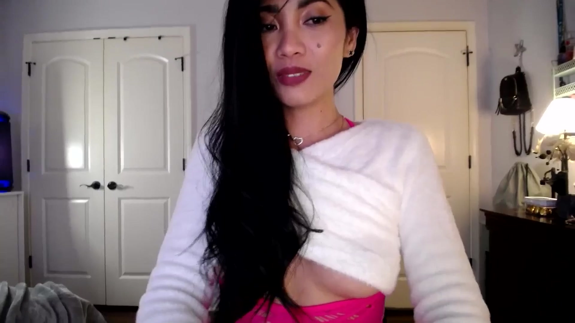 Gallery image thumbnail from AsianLuv_4U's myfreecams stream on, 01/26/2026, 20:35 image 16 of 20