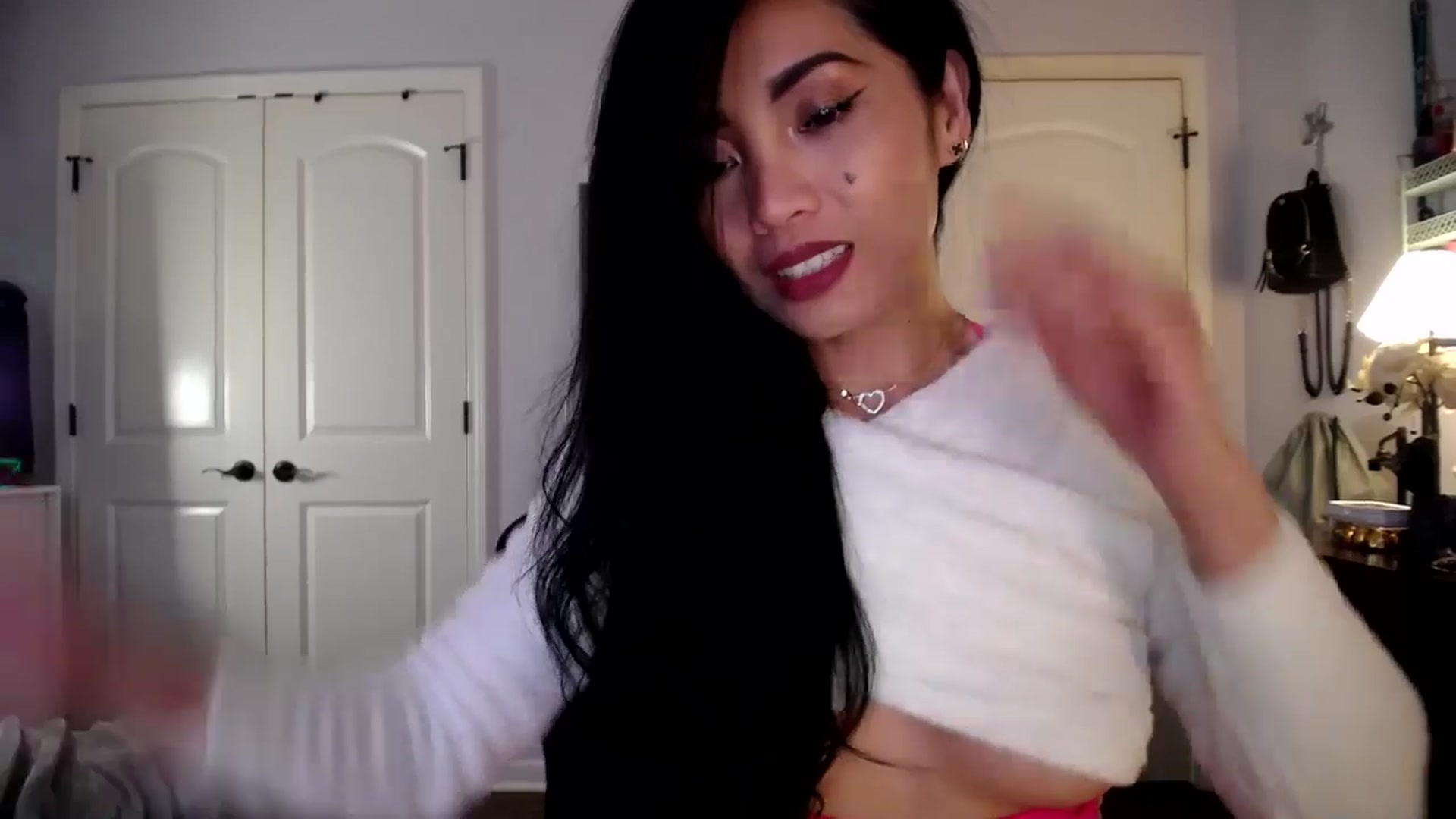 Gallery image thumbnail from AsianLuv_4U's myfreecams stream on, 01/26/2026, 20:35 image 17 of 20