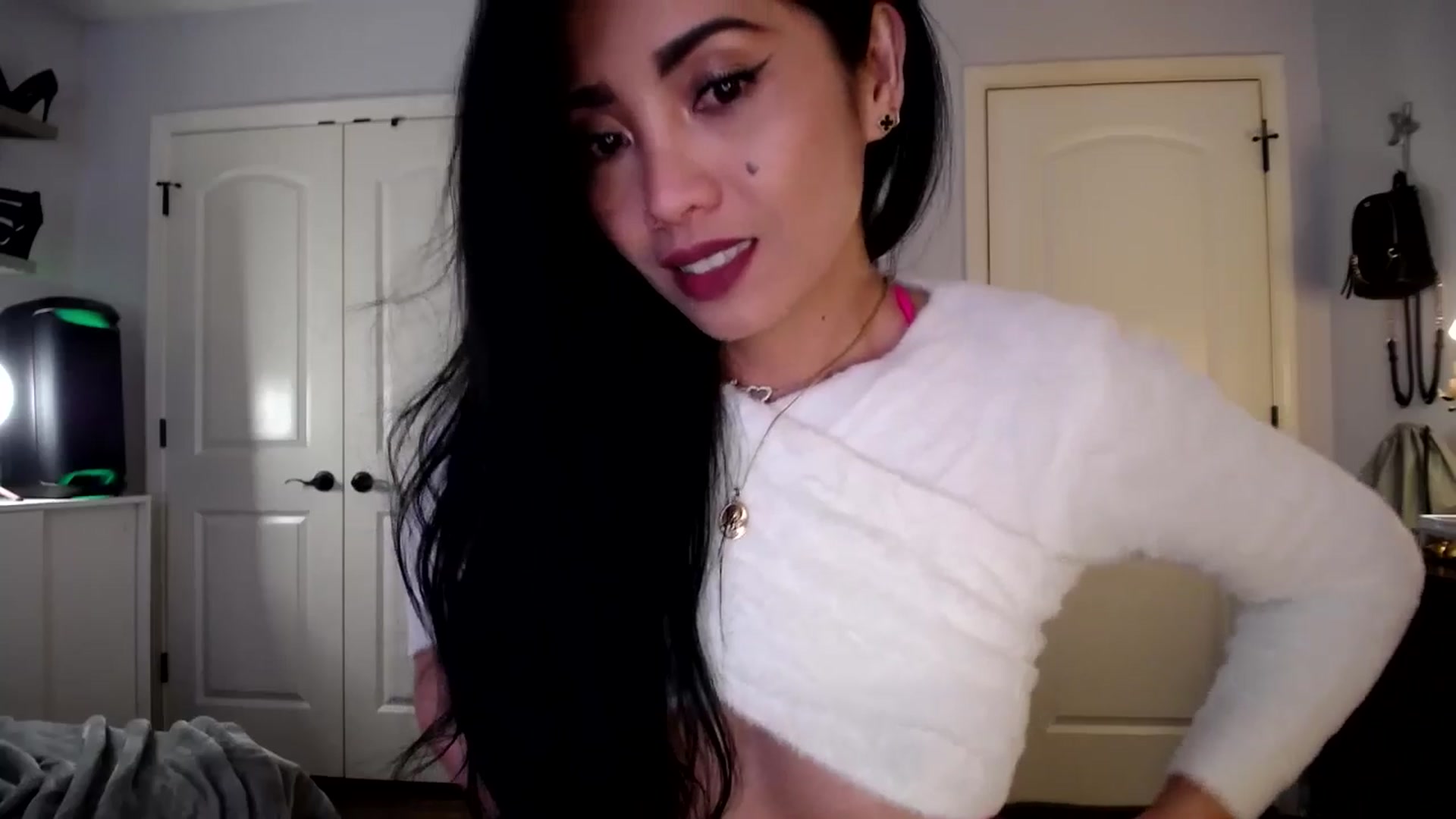 Gallery image thumbnail from AsianLuv_4U's myfreecams stream on, 01/26/2026, 20:35 image 9 of 20
