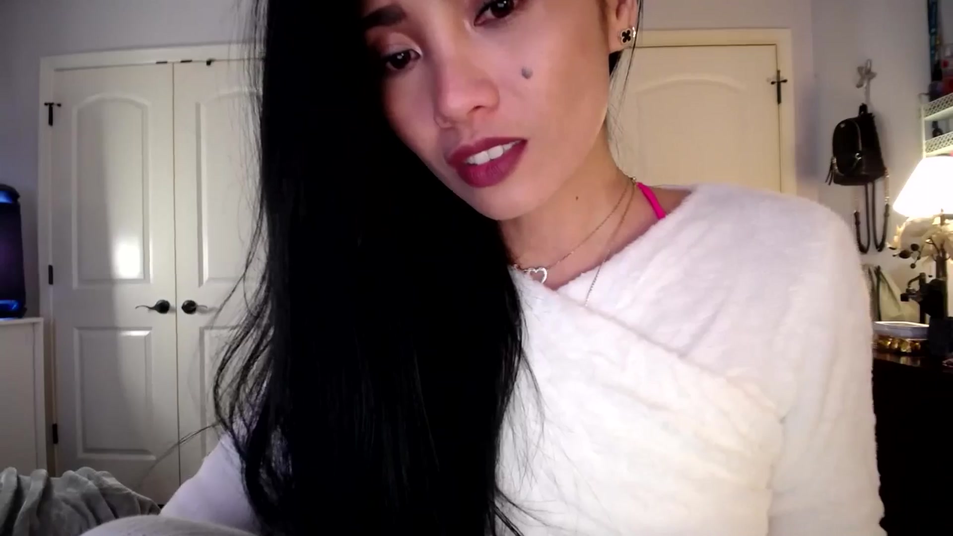 Gallery image thumbnail from AsianLuv_4U's myfreecams stream on, 01/26/2026, 20:35 image 15 of 20
