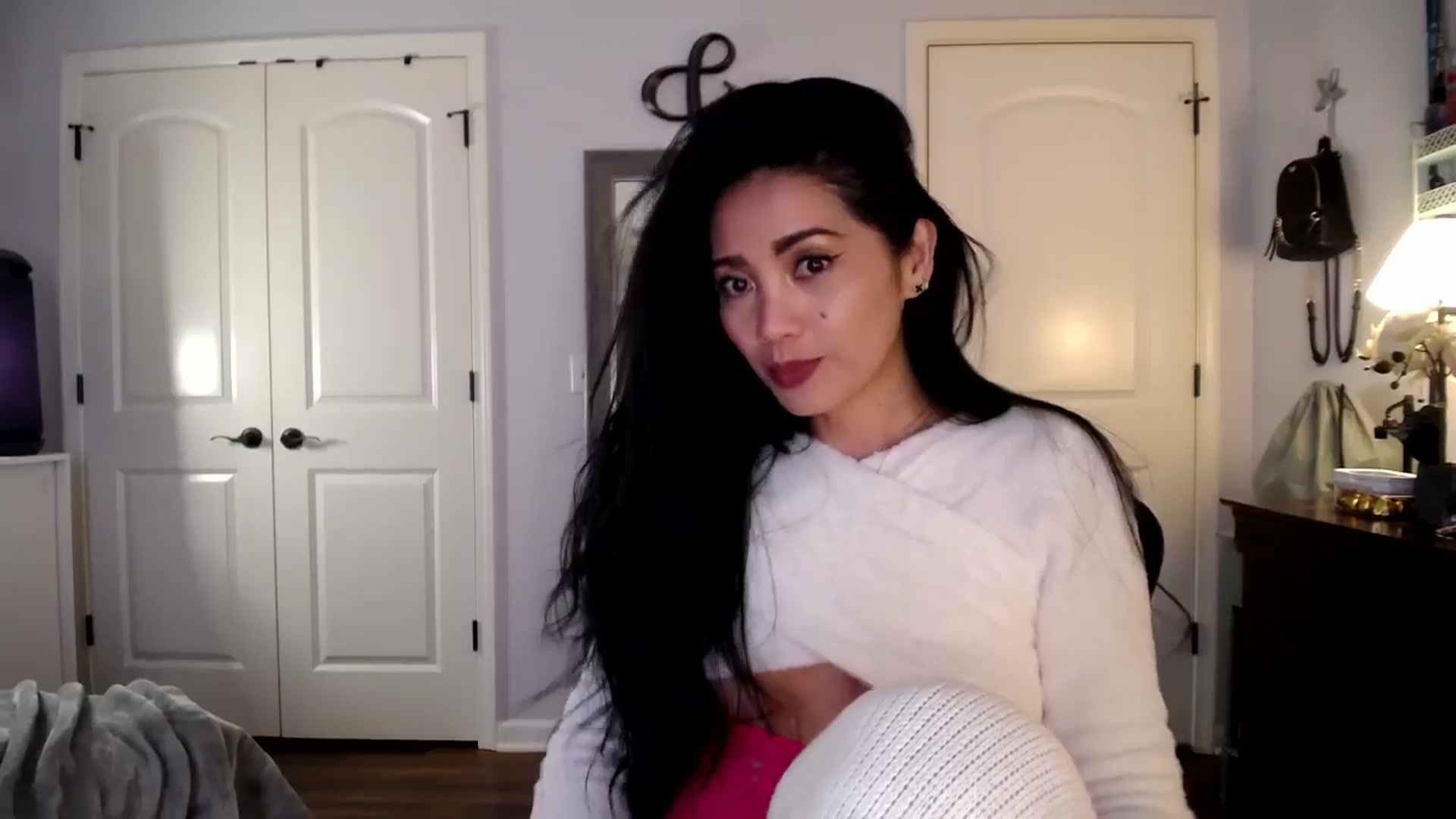 Gallery image thumbnail from AsianLuv_4U's myfreecams stream on, 01/26/2026, 20:35 image 14 of 20