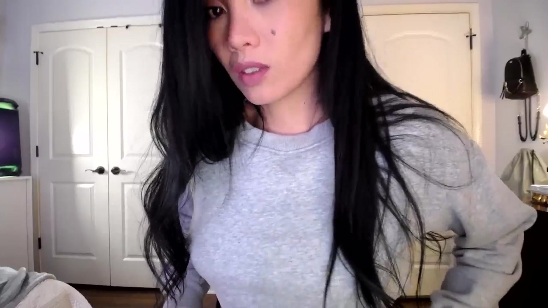 Gallery image thumbnail from AsianLuv_4U's myfreecams stream on, 01/27/2026, 18:03 image 4 of 20