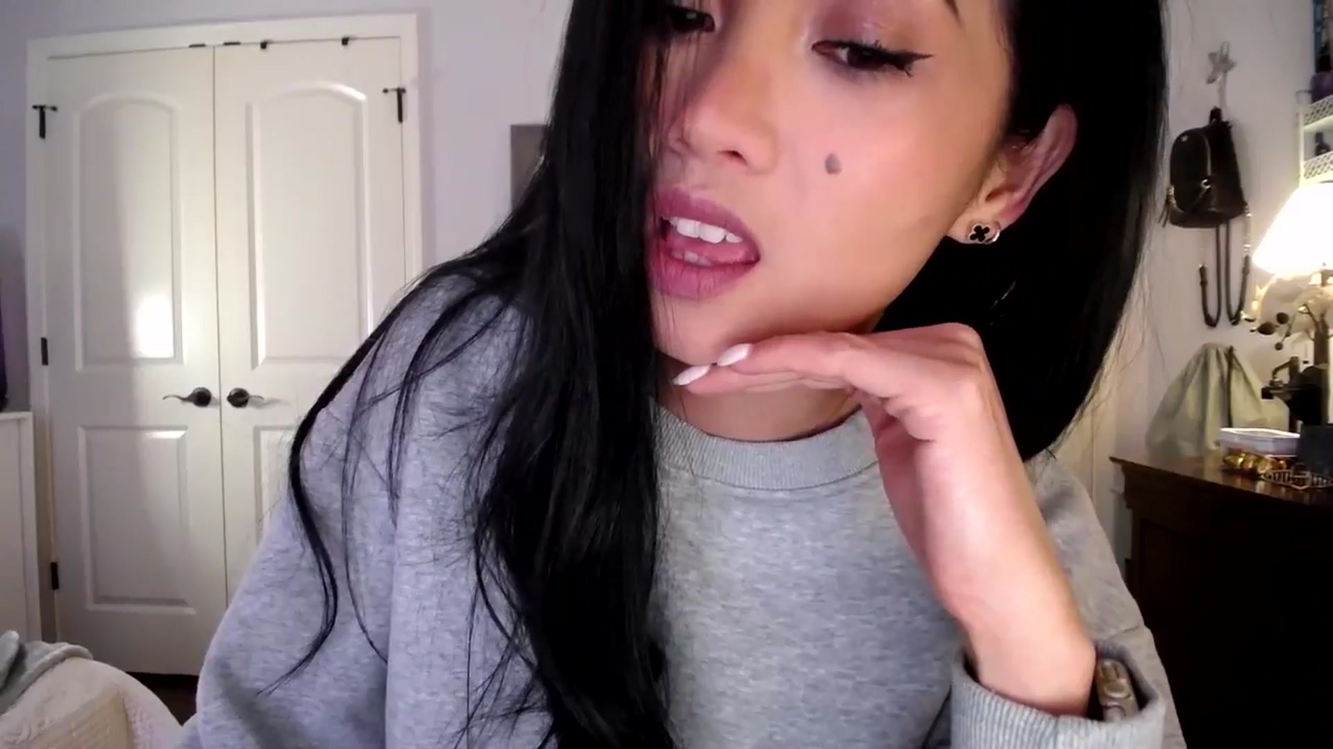 Gallery image thumbnail from AsianLuv_4U's myfreecams stream on, 01/27/2026, 18:03 image 12 of 20