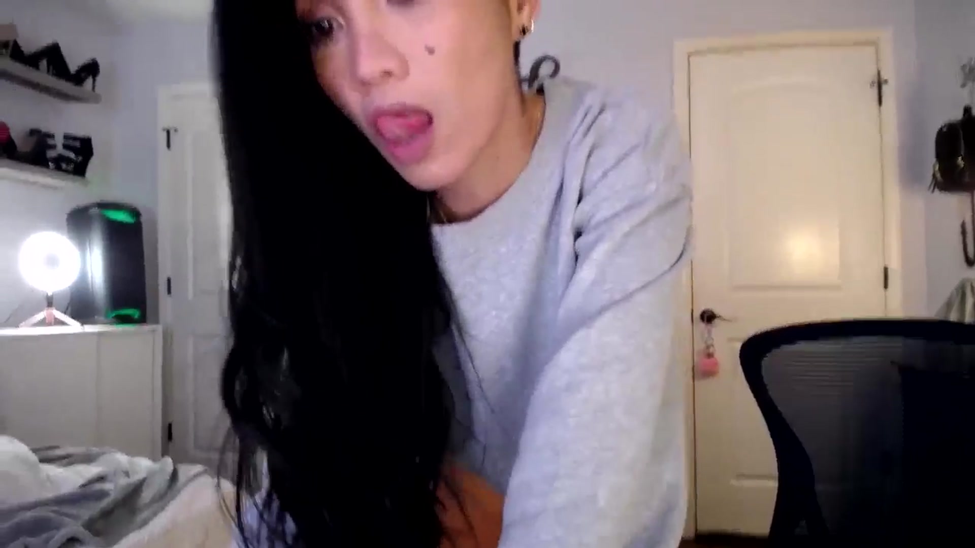 Gallery image thumbnail from AsianLuv_4U's myfreecams stream on, 01/27/2026, 18:03 image 19 of 20