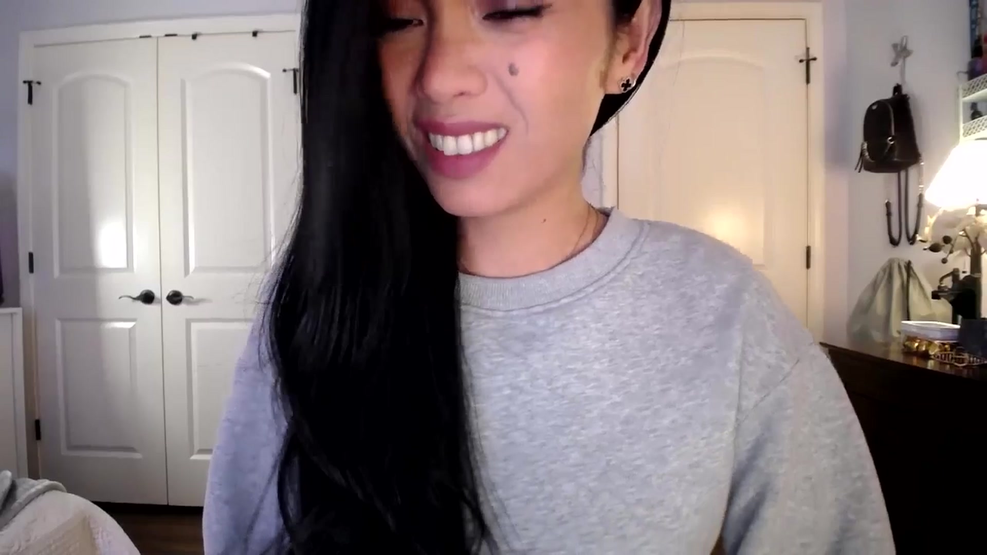 Gallery image thumbnail from AsianLuv_4U's myfreecams stream on, 01/27/2026, 18:03 image 13 of 20