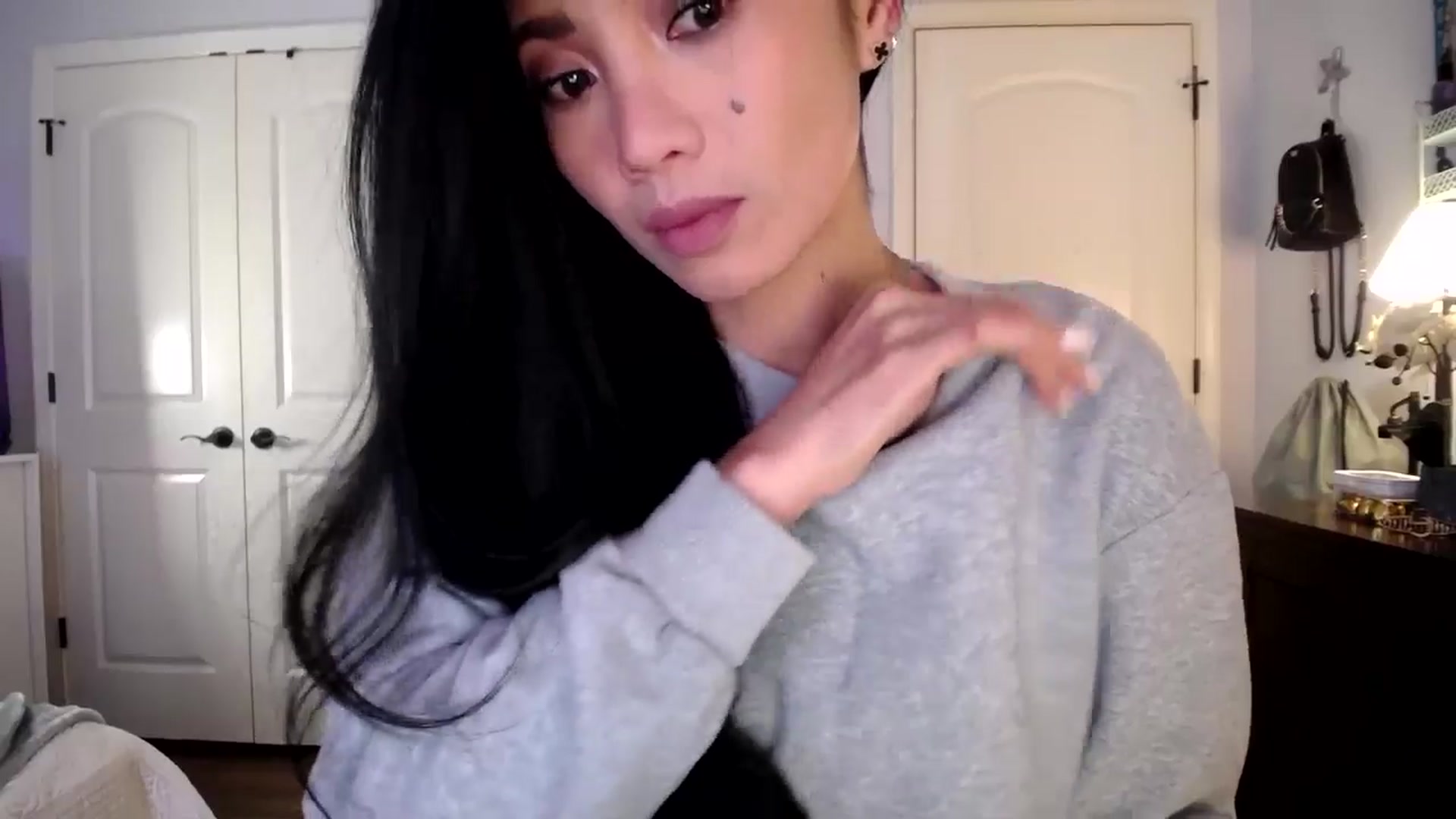 Gallery image thumbnail from AsianLuv_4U's myfreecams stream on, 01/27/2026, 18:03 image 10 of 20