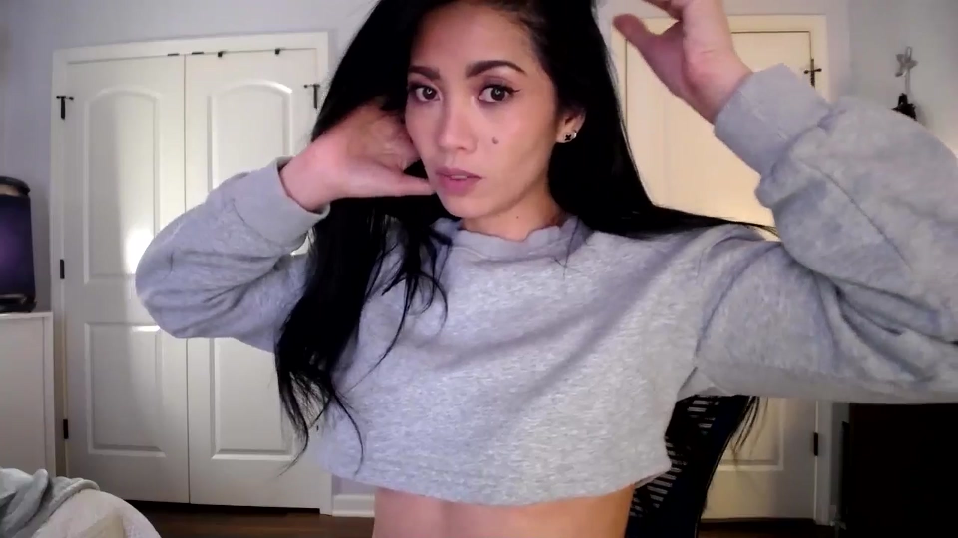 Gallery image thumbnail from AsianLuv_4U's myfreecams stream on, 01/27/2026, 18:03 image 2 of 20