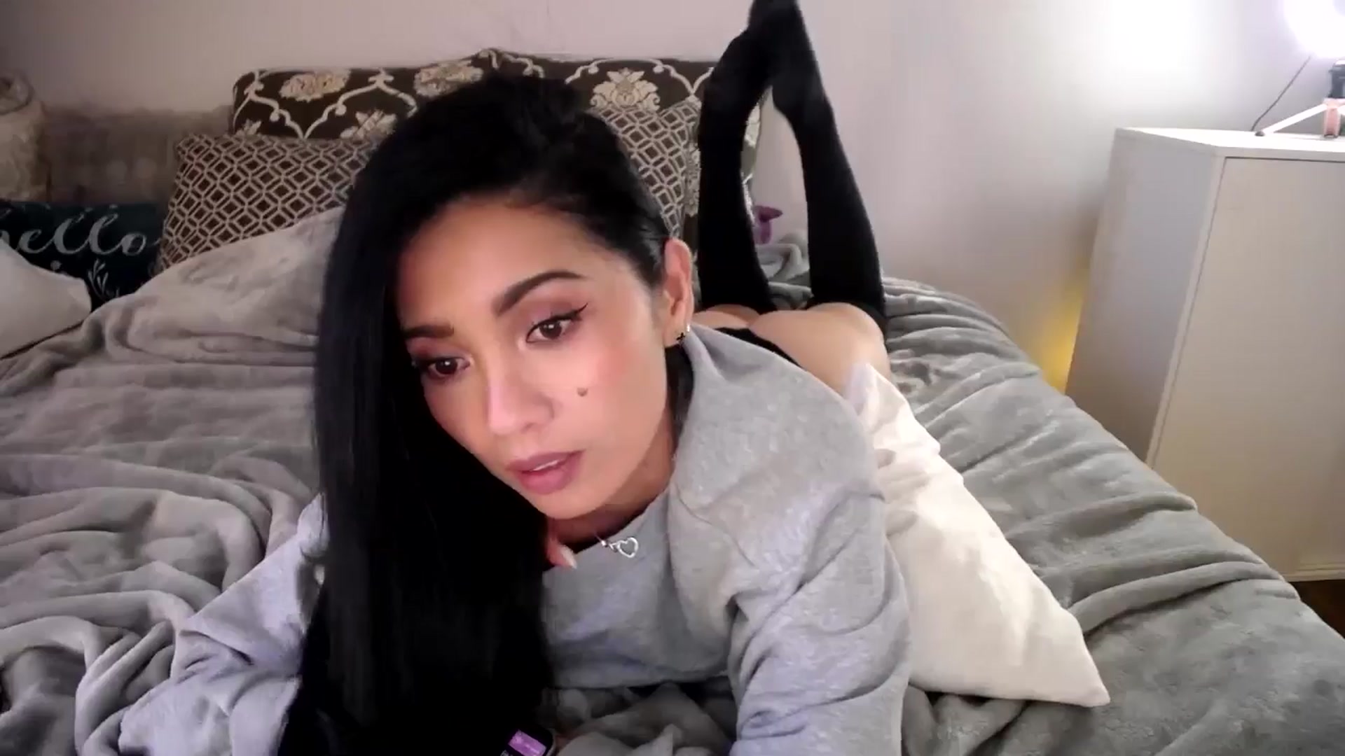 Gallery image thumbnail from AsianLuv_4U's myfreecams stream on, 01/27/2026, 19:33 image 6 of 20