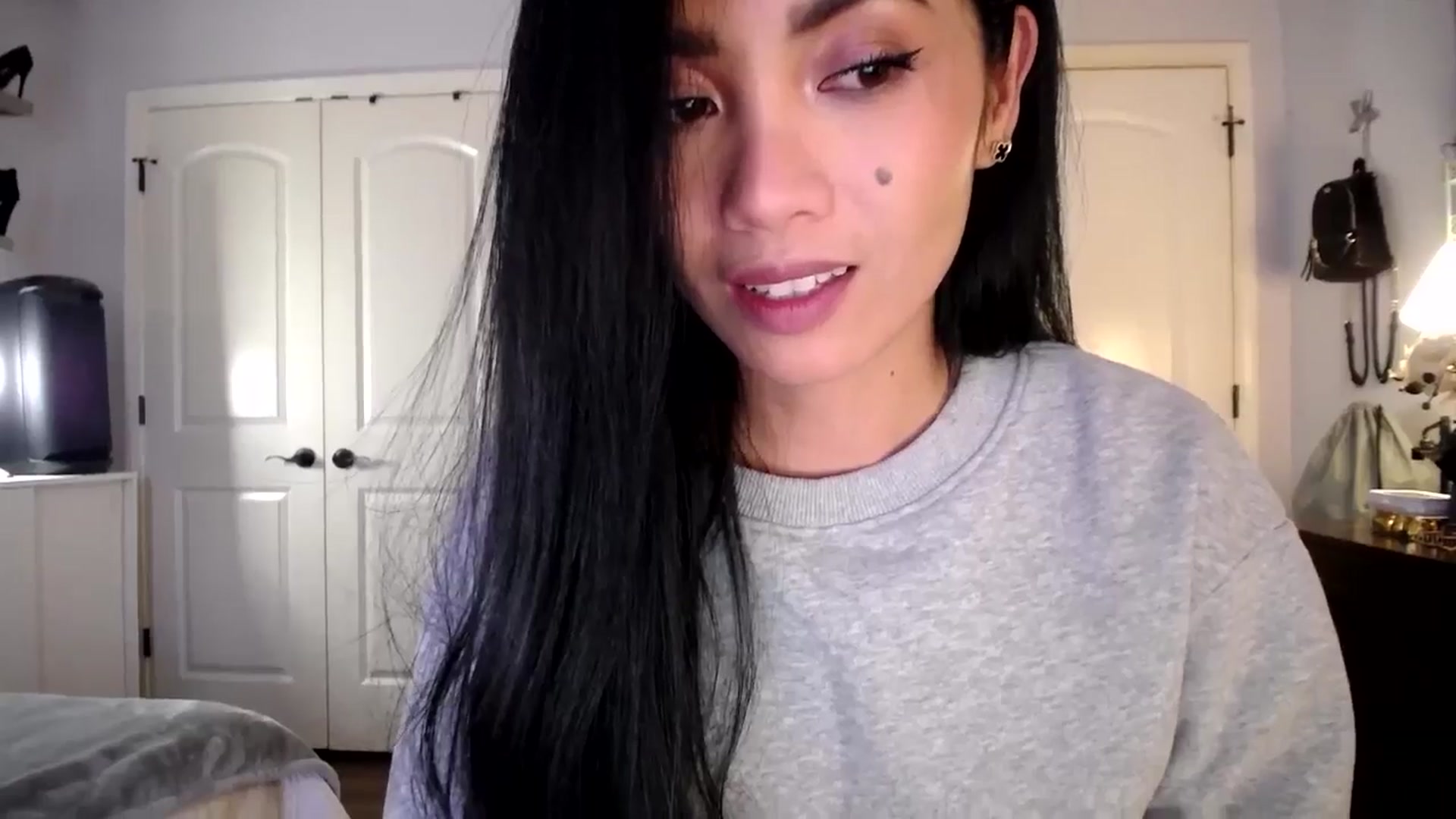 Gallery image thumbnail from AsianLuv_4U's myfreecams stream on, 01/27/2026, 20:27 image 11 of 20
