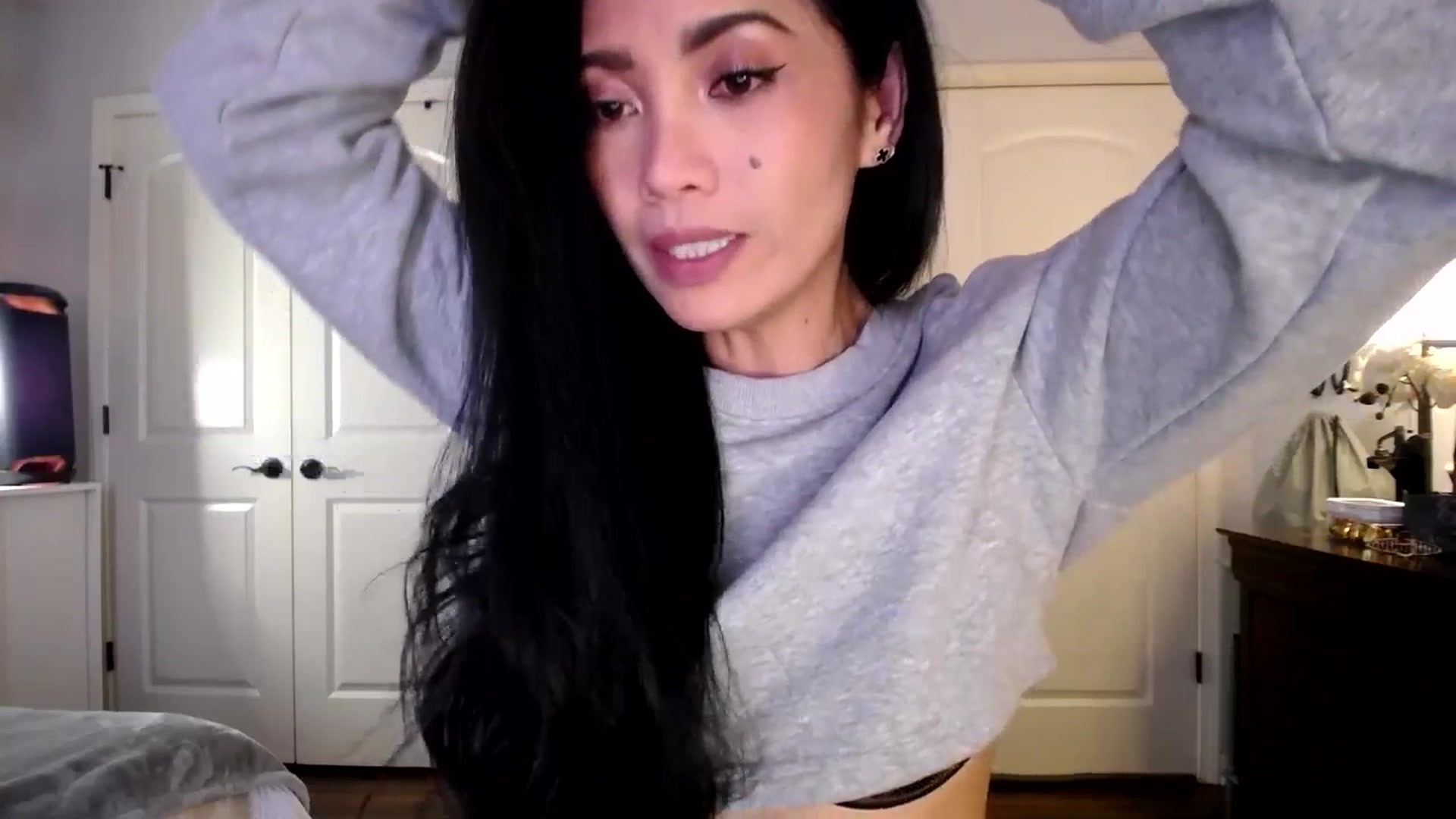 Gallery image thumbnail from AsianLuv_4U's myfreecams stream on, 01/27/2026, 20:27 image 14 of 20