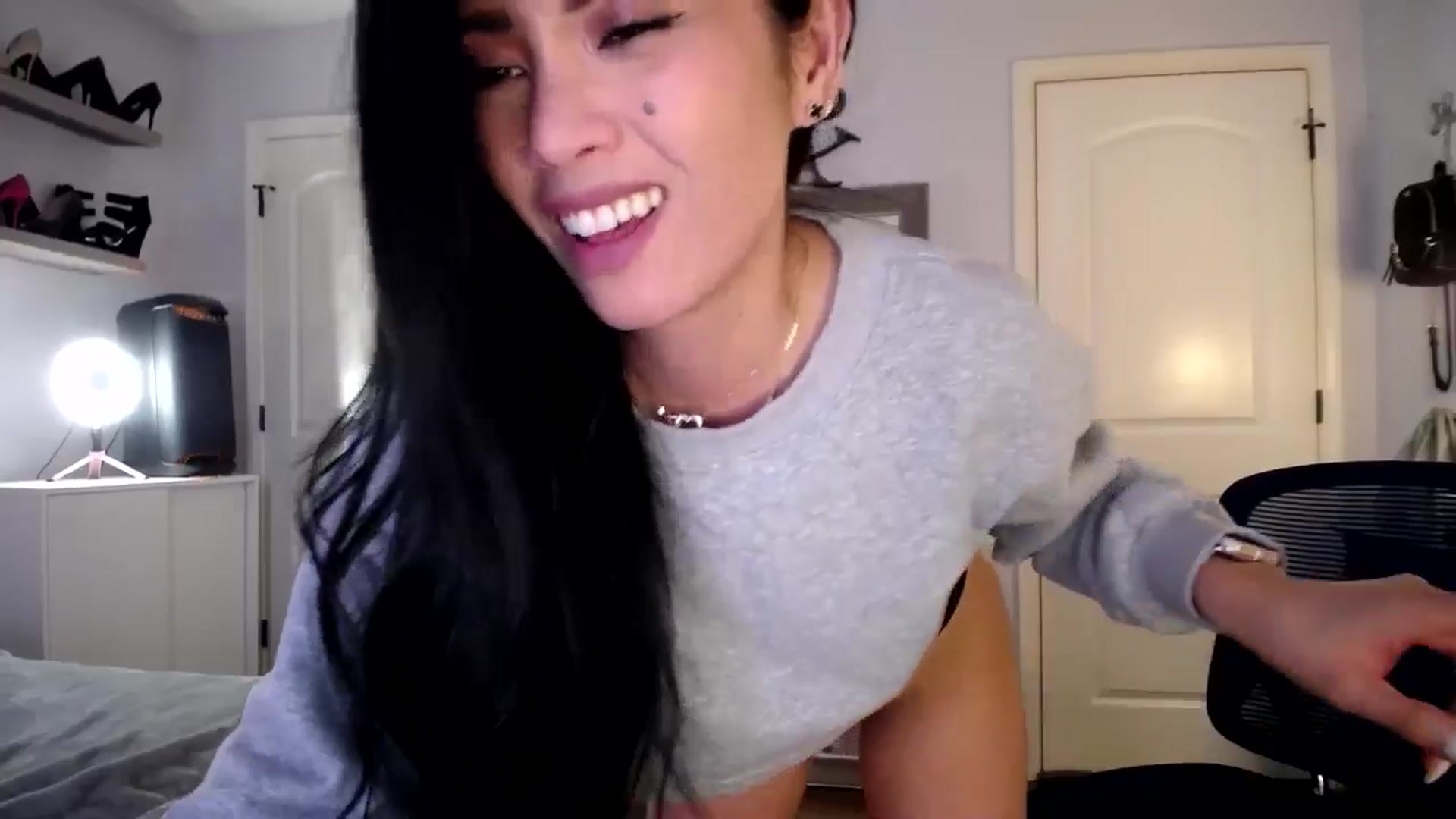 Gallery image thumbnail from AsianLuv_4U's myfreecams stream on, 01/27/2026, 20:27 image 5 of 20