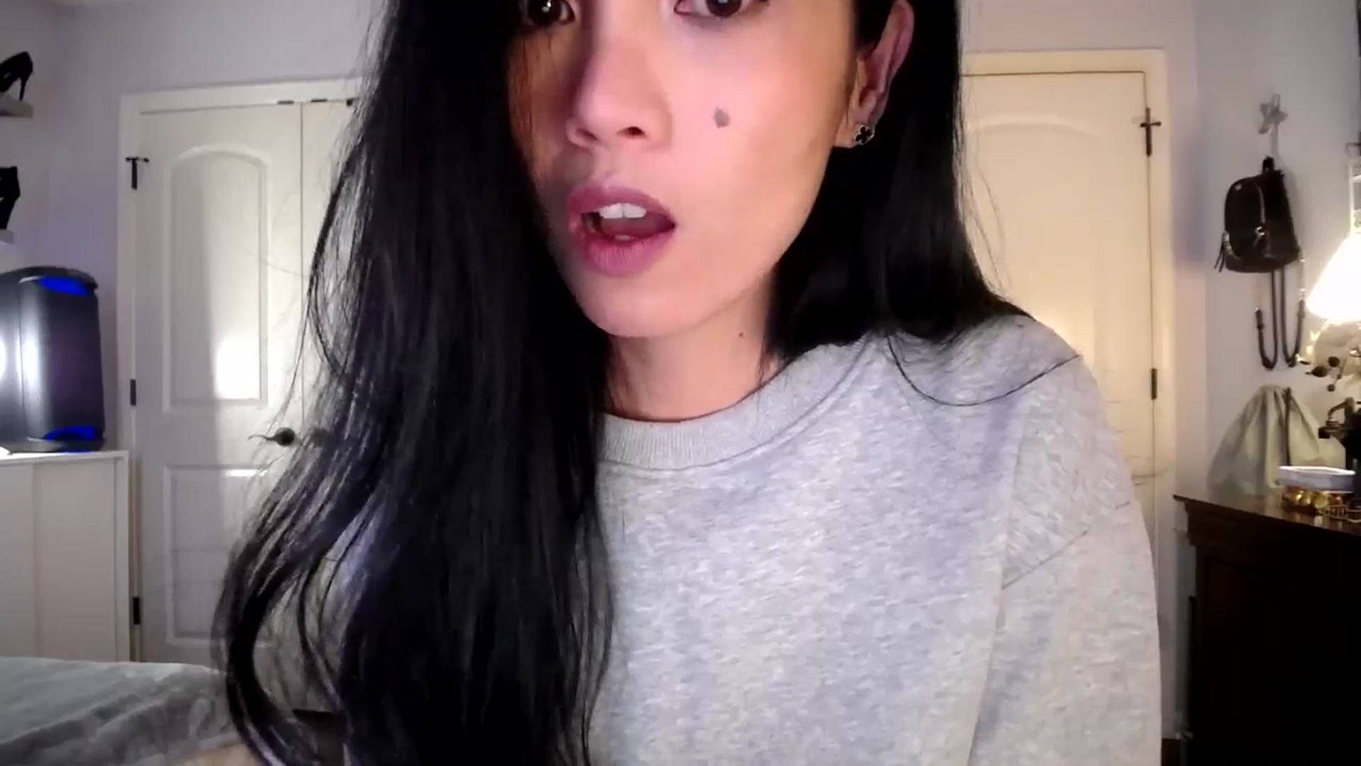 Gallery image thumbnail from AsianLuv_4U's myfreecams stream on, 01/27/2026, 20:27 image 12 of 20