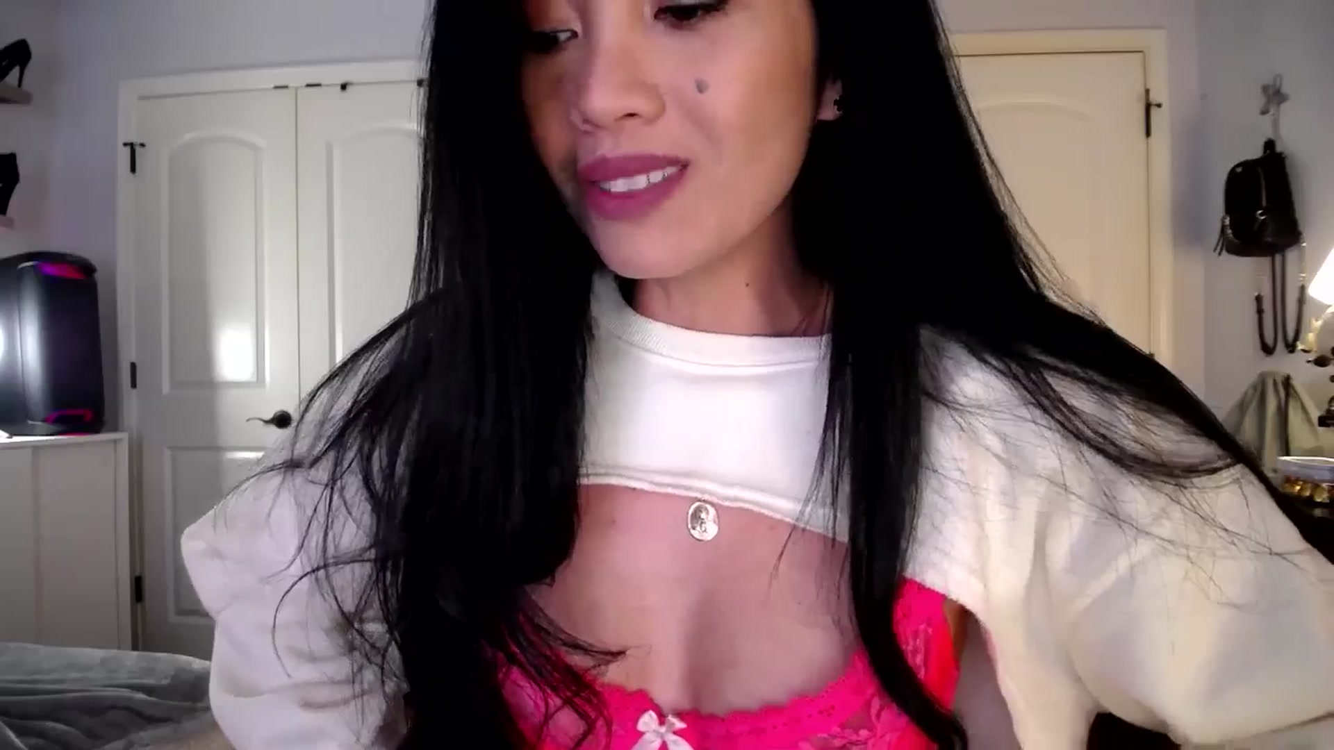 Gallery image thumbnail from AsianLuv_4U's myfreecams stream on, 01/29/2026, 18:21 image 9 of 20