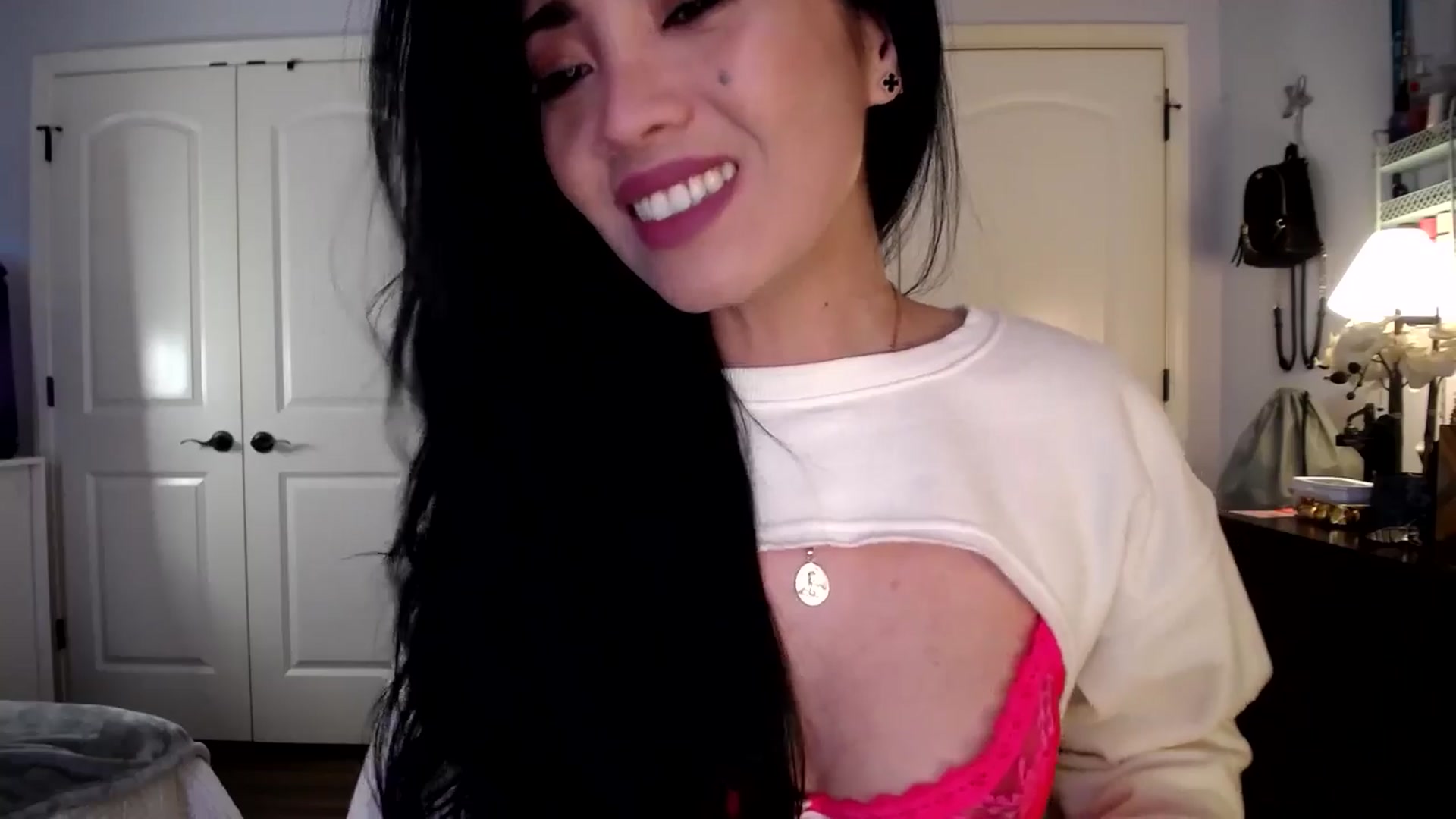 Gallery image thumbnail from AsianLuv_4U's myfreecams stream on, 01/29/2026, 18:21 image 4 of 20