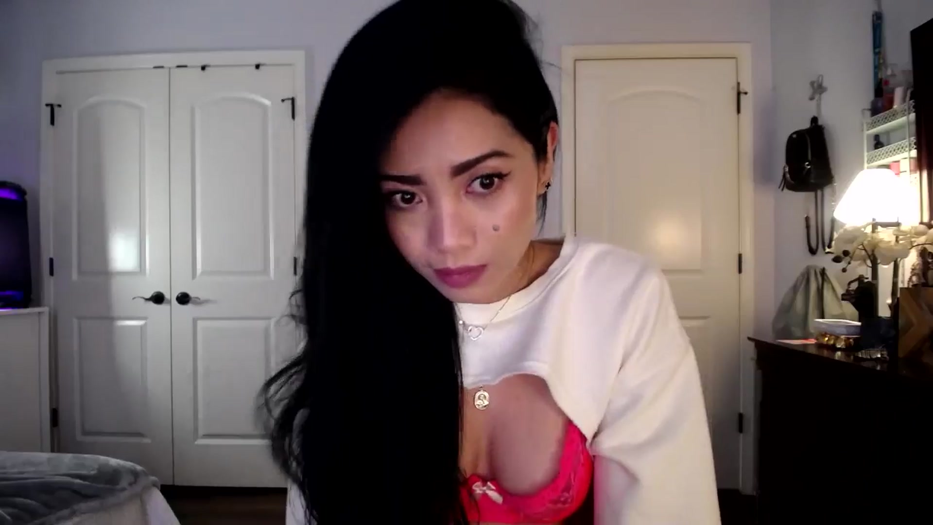 Gallery image thumbnail from AsianLuv_4U's myfreecams stream on, 01/29/2026, 18:21 image 12 of 20
