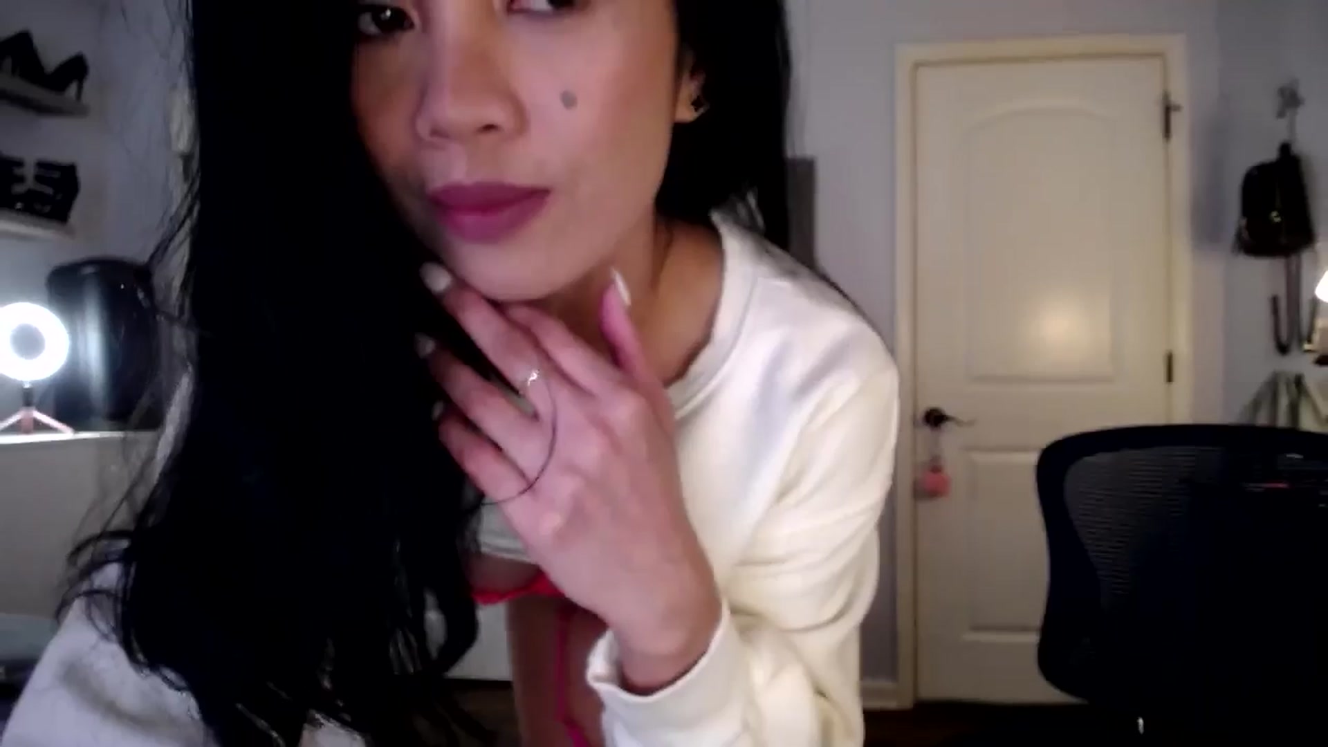 Gallery image thumbnail from AsianLuv_4U's myfreecams stream on, 01/29/2026, 18:21 image 6 of 20