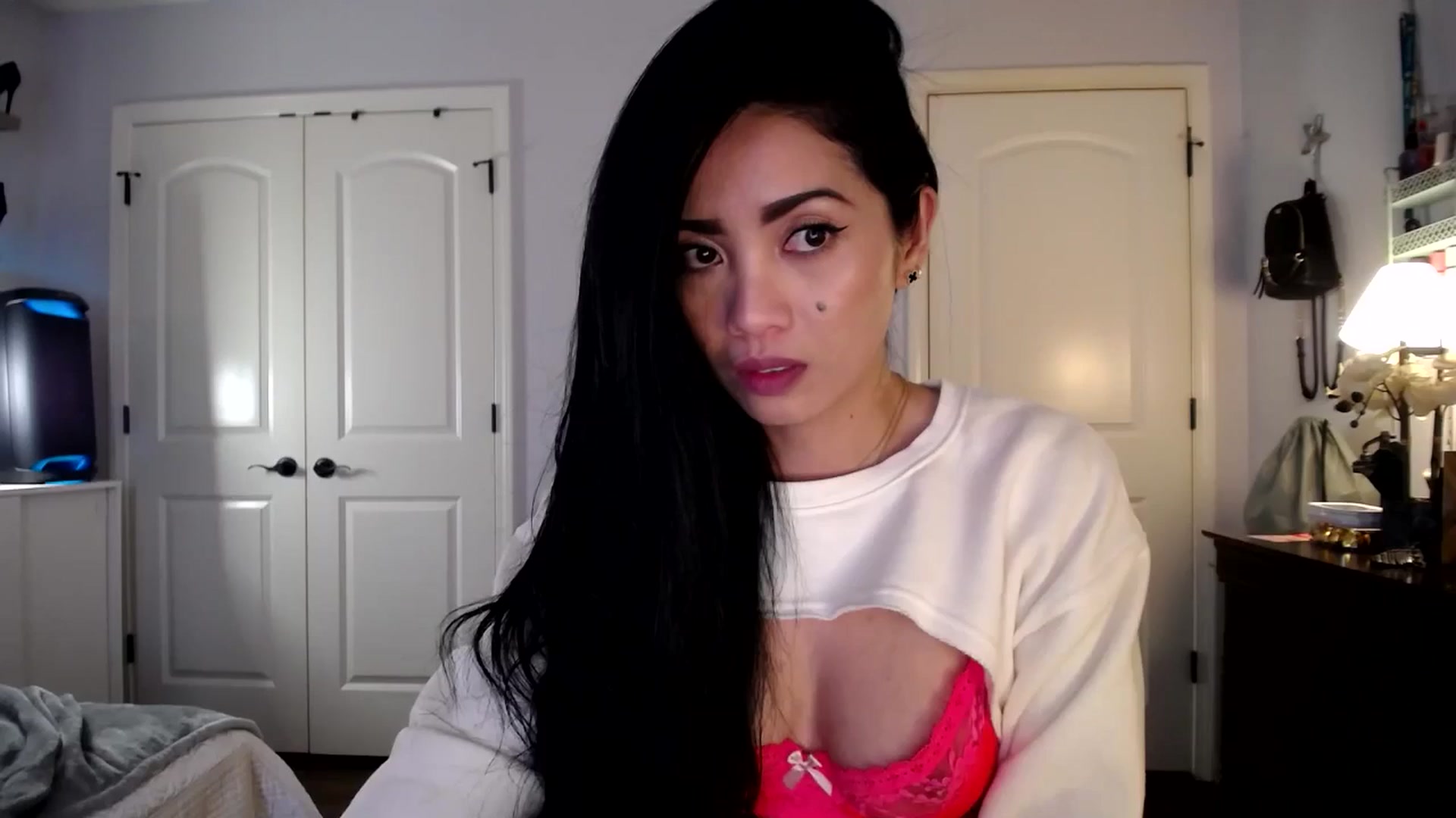 Gallery image thumbnail from AsianLuv_4U's myfreecams stream on, 01/29/2026, 19:51 image 14 of 20