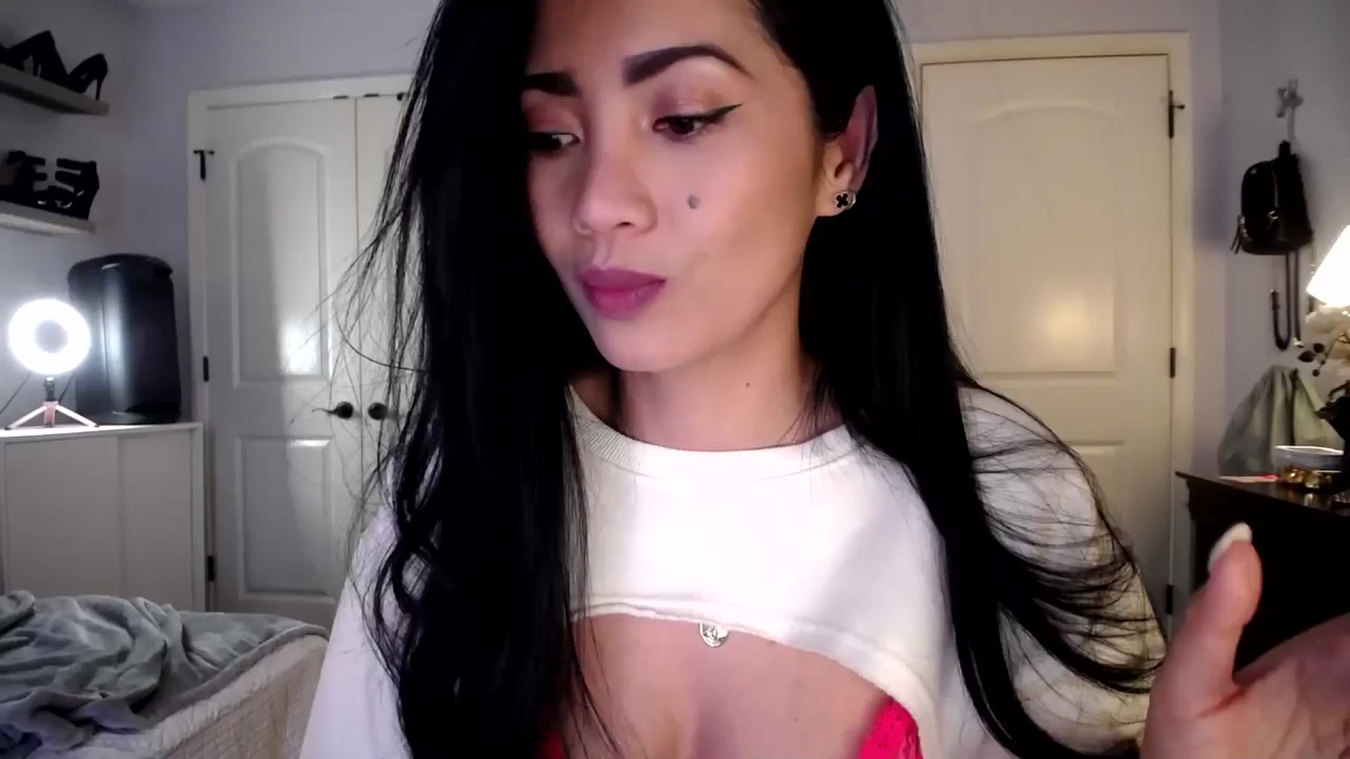 Gallery image thumbnail from AsianLuv_4U's myfreecams stream on, 01/29/2026, 19:51 image 5 of 20