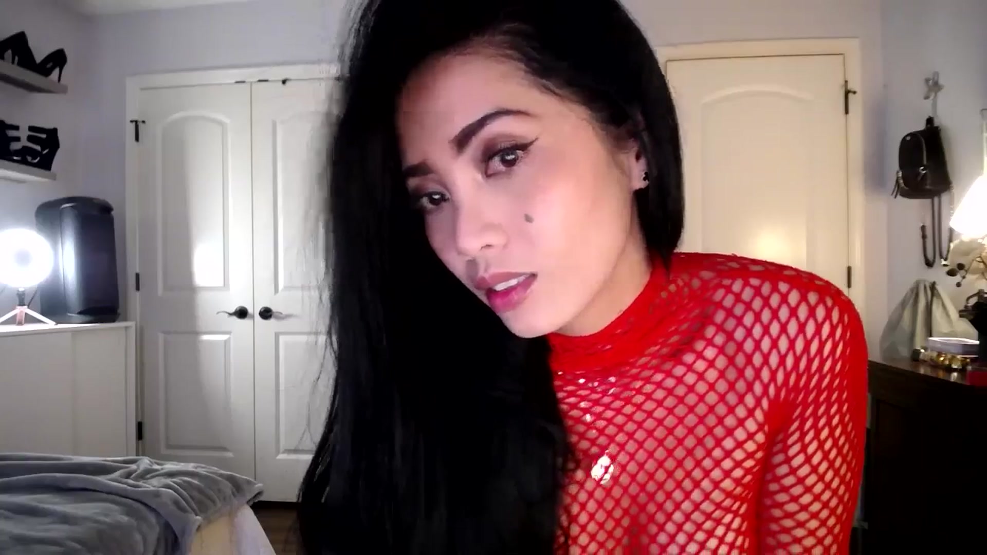 Gallery image thumbnail from AsianLuv_4U's myfreecams stream on, 02/05/2026, 18:21 image 16 of 20