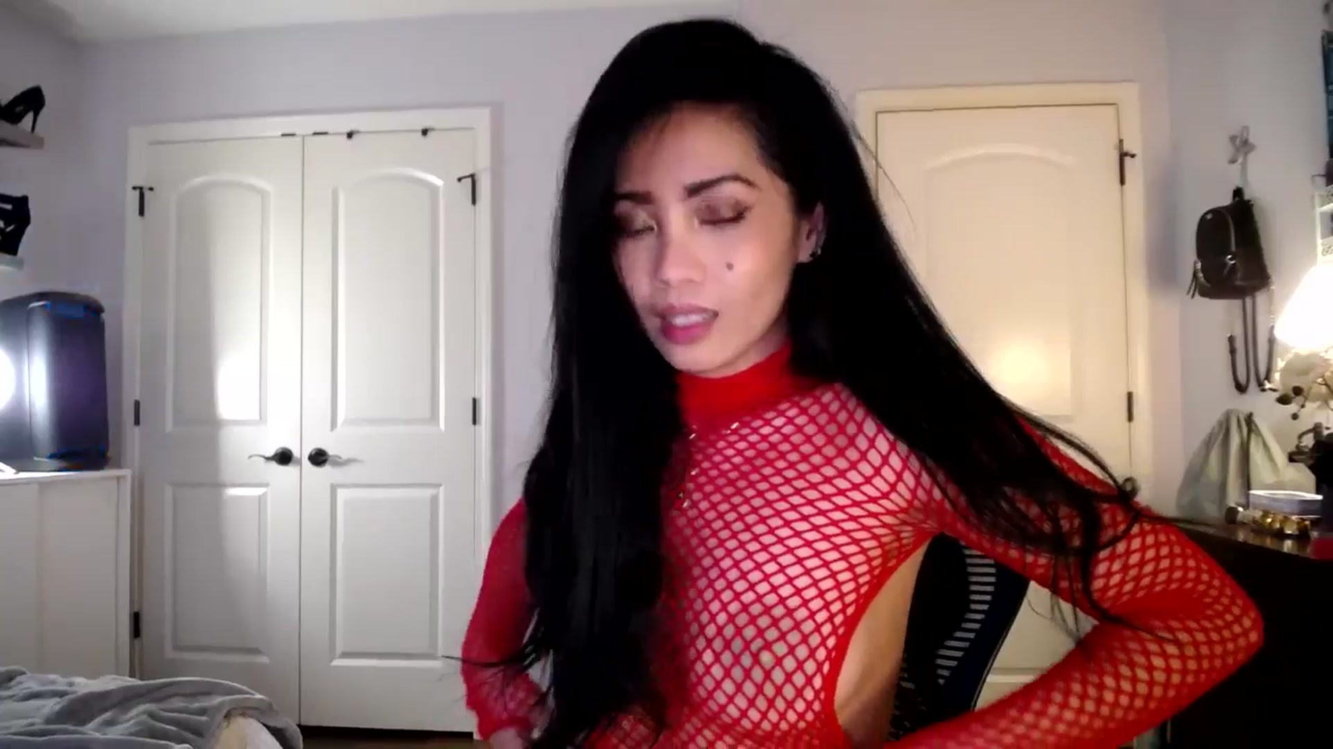 Gallery image thumbnail from AsianLuv_4U's myfreecams stream on, 02/05/2026, 19:25 image 3 of 20