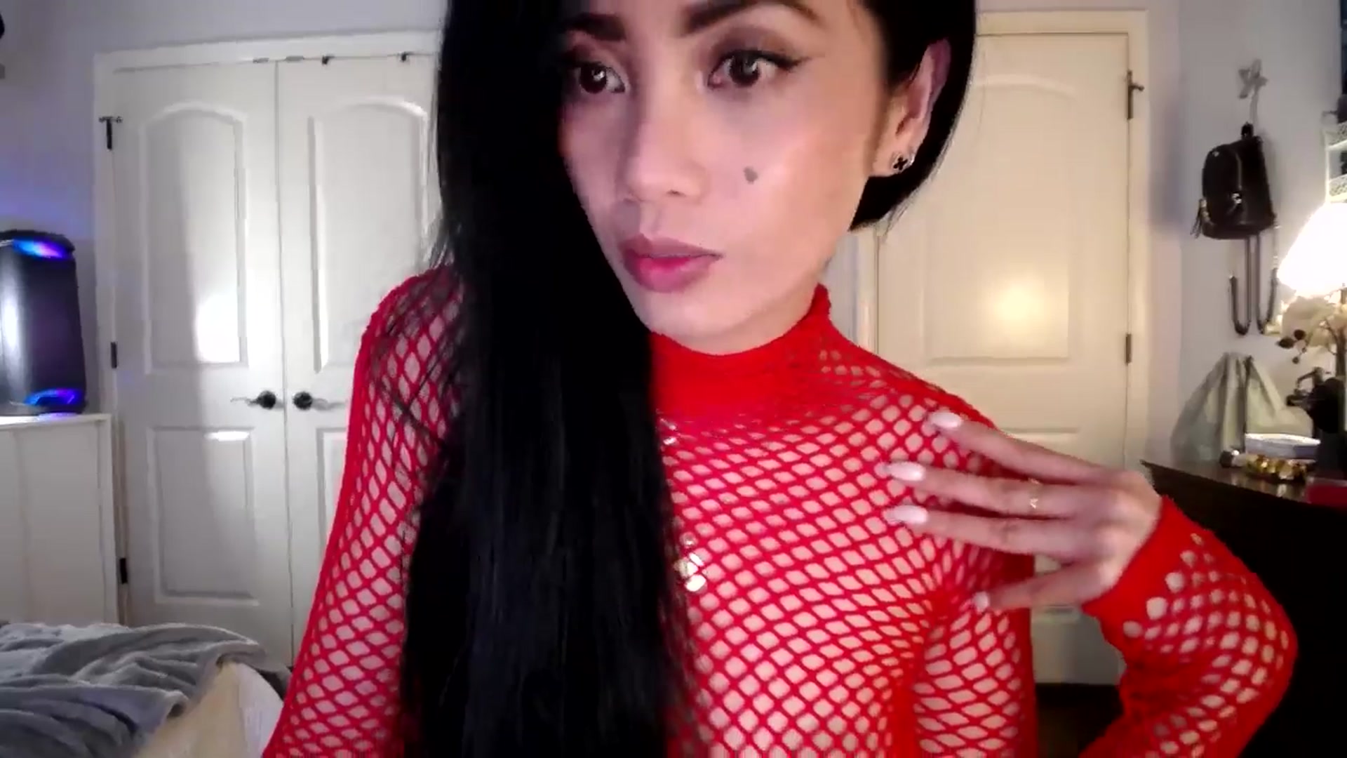 Gallery image thumbnail from AsianLuv_4U's myfreecams stream on, 02/05/2026, 19:25 image 9 of 20