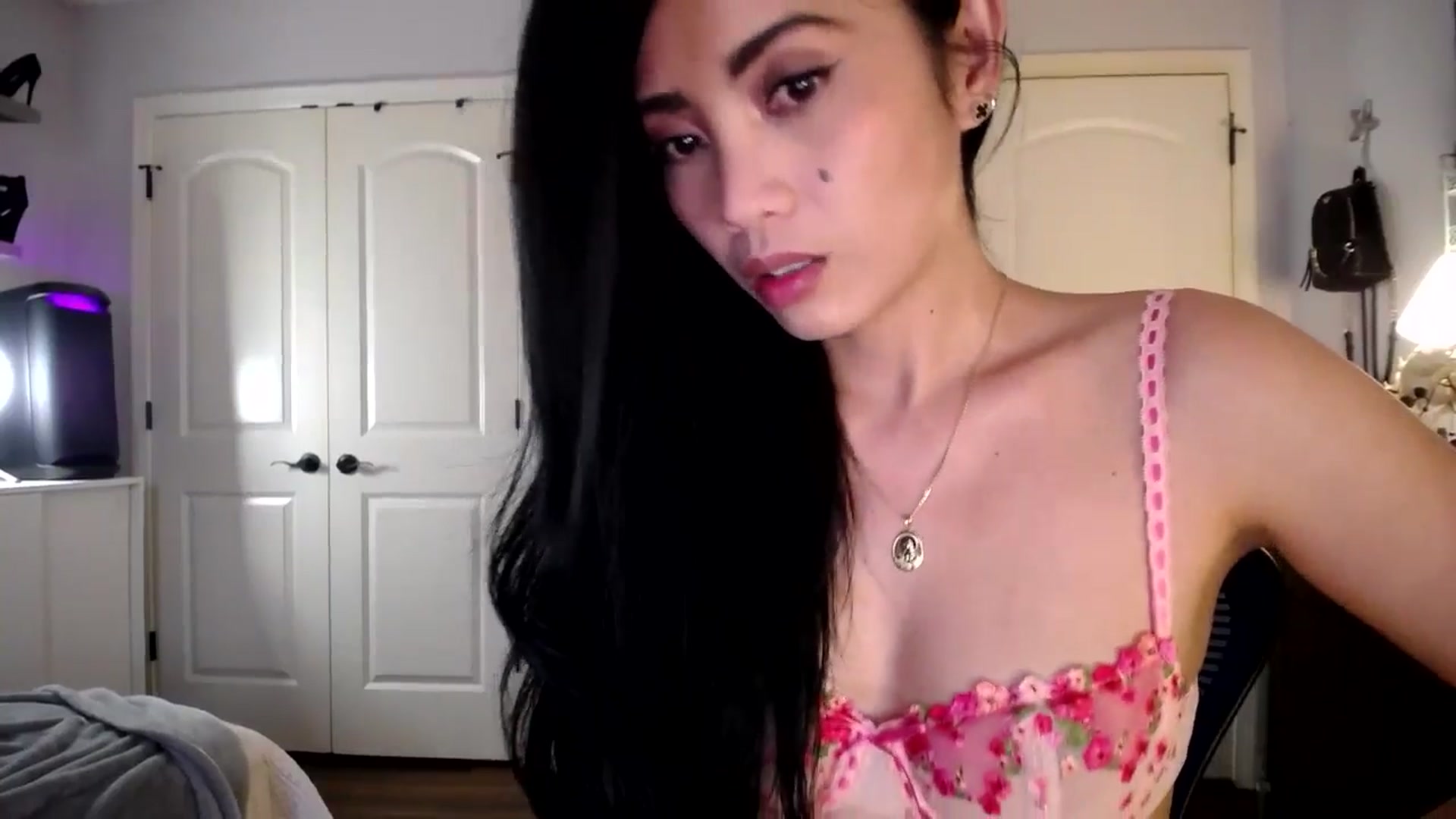 Gallery image thumbnail from AsianLuv_4U's myfreecams stream on, 02/12/2026, 20:07 image 13 of 20