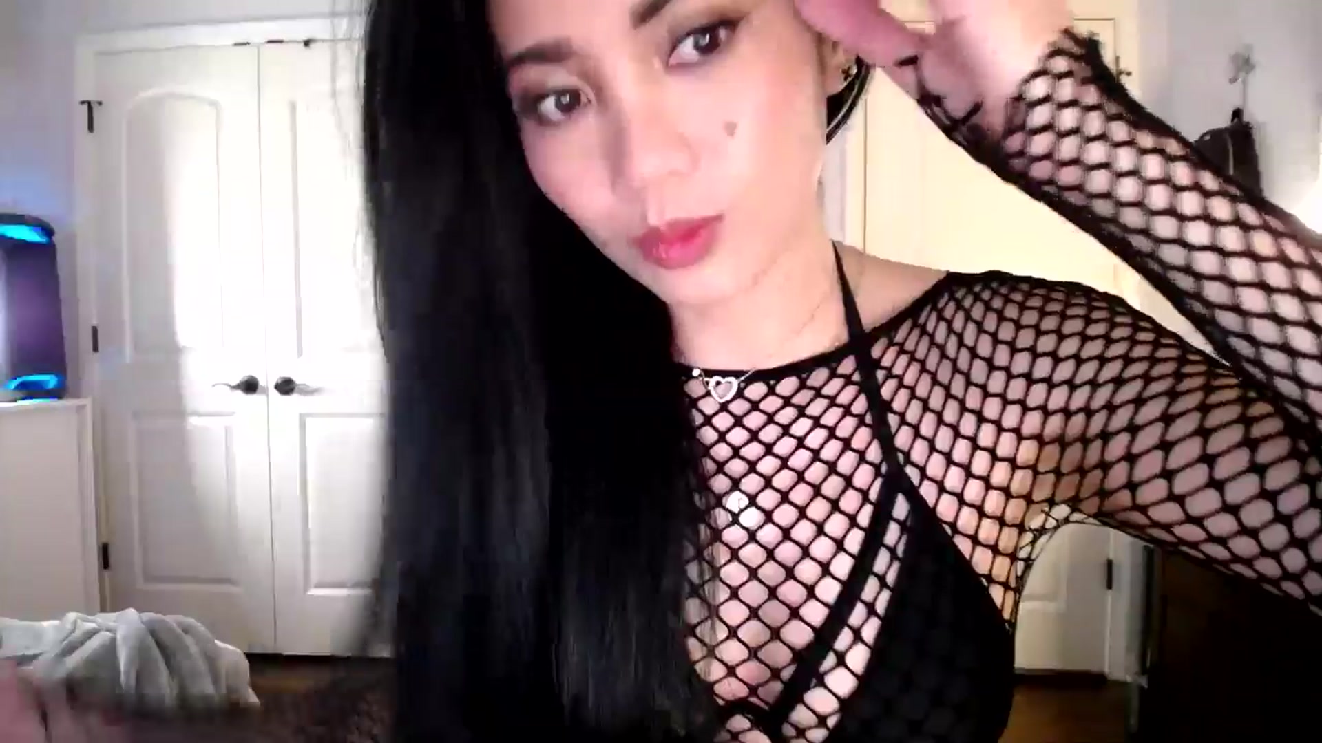 Gallery image thumbnail from AsianLuv_4U's myfreecams stream on, 02/16/2026, 17:29 image 14 of 20