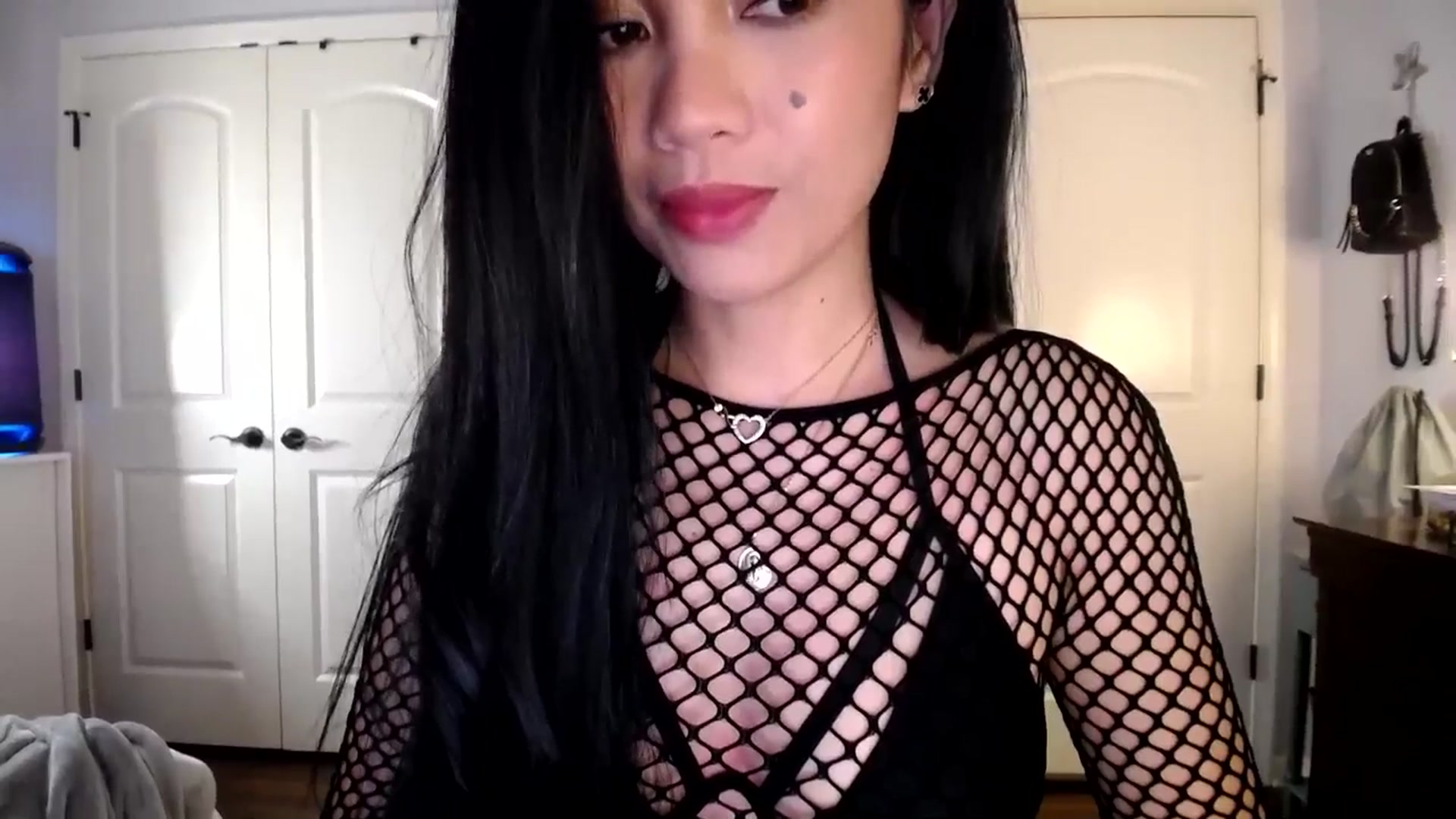 Gallery image thumbnail from AsianLuv_4U's myfreecams stream on, 02/16/2026, 17:29 image 7 of 20