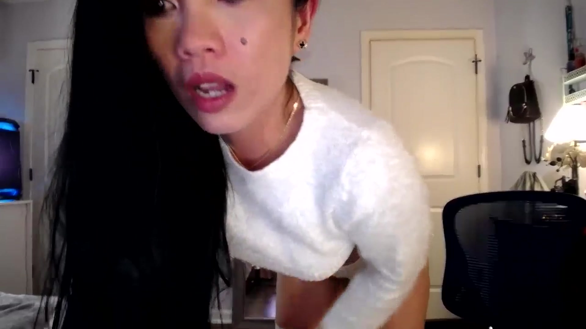 Gallery image thumbnail from AsianLuv_4U's myfreecams stream on, 02/26/2026, 17:17 image 13 of 20