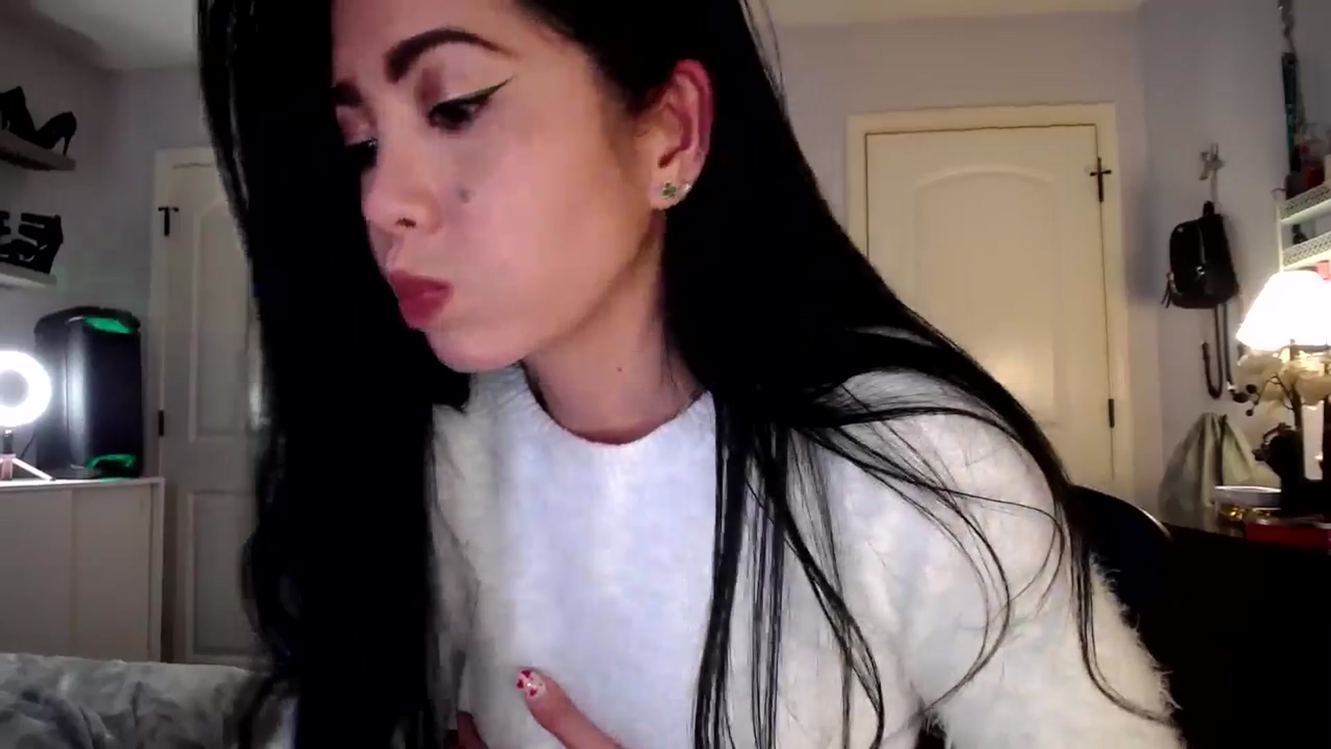 Gallery image thumbnail from AsianLuv_4U's myfreecams stream on, 02/26/2026, 18:28 image 20 of 20