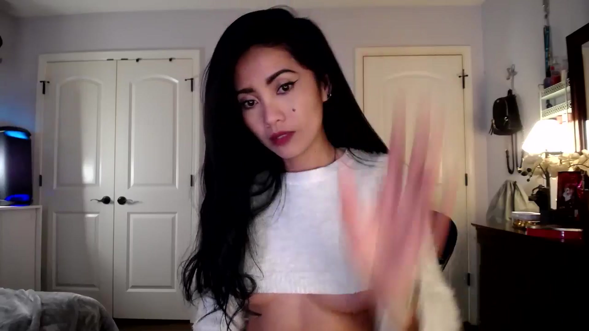 Gallery image thumbnail from AsianLuv_4U's myfreecams stream on, 02/26/2026, 20:01 image 6 of 20