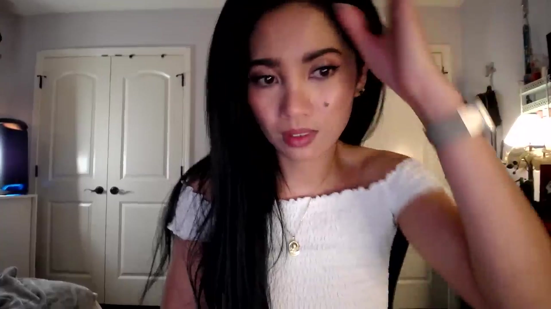 Gallery image thumbnail from AsianLuv_4U's myfreecams stream on, 03/02/2026, 19:53 image 19 of 20